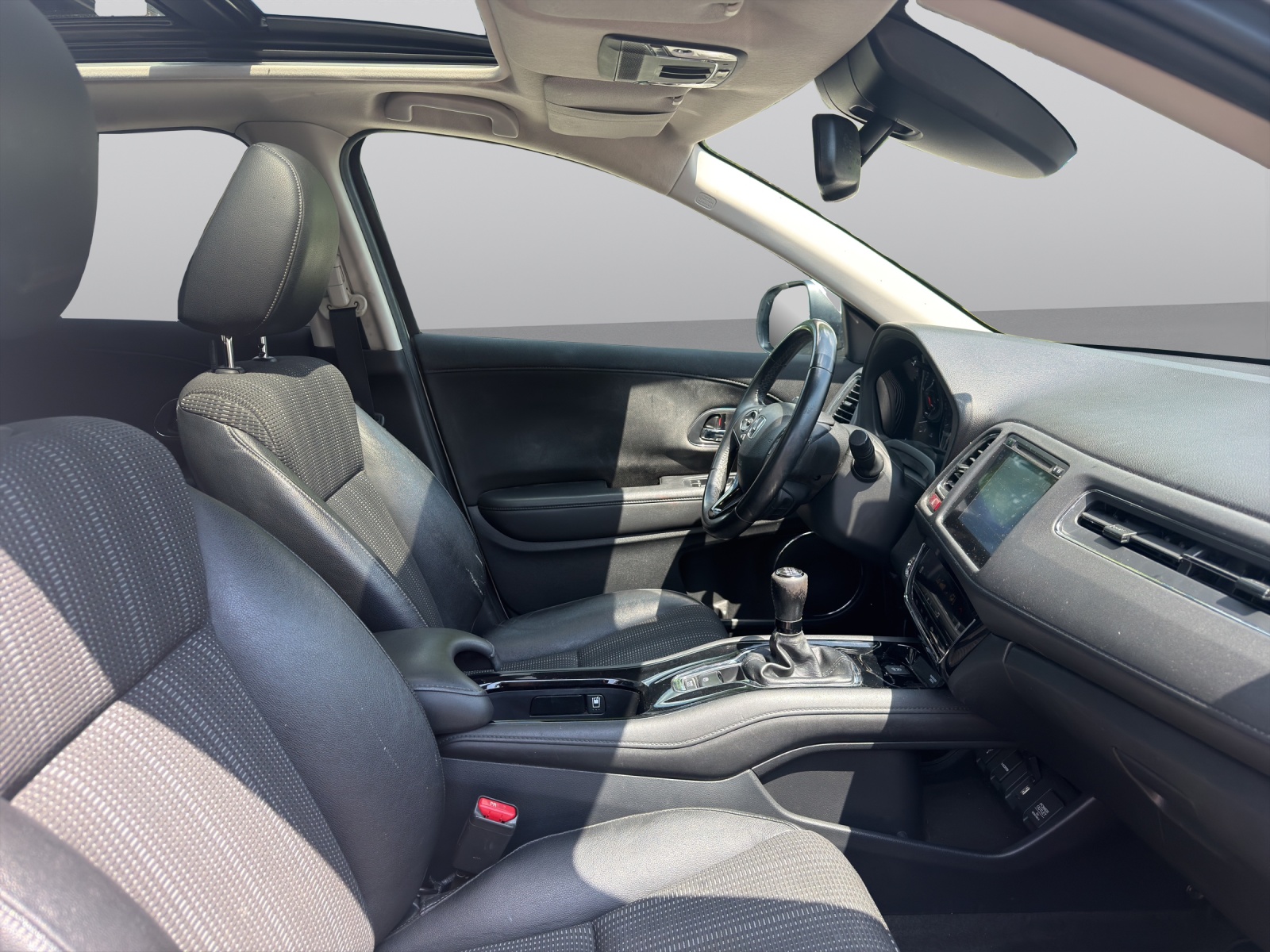 HONDA HR-V 1.6i-DTEC Executive-showroom-element-1