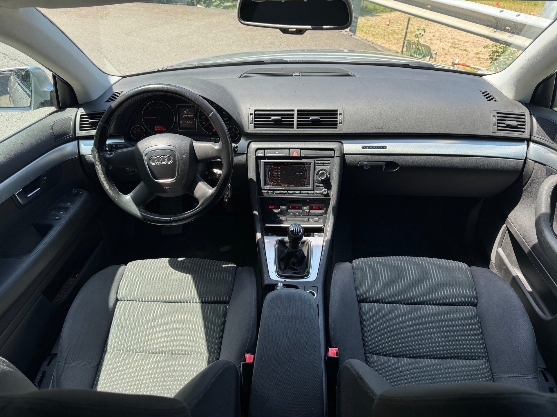 AUDI A4 Avant 2.0 TDI quattro-image-4