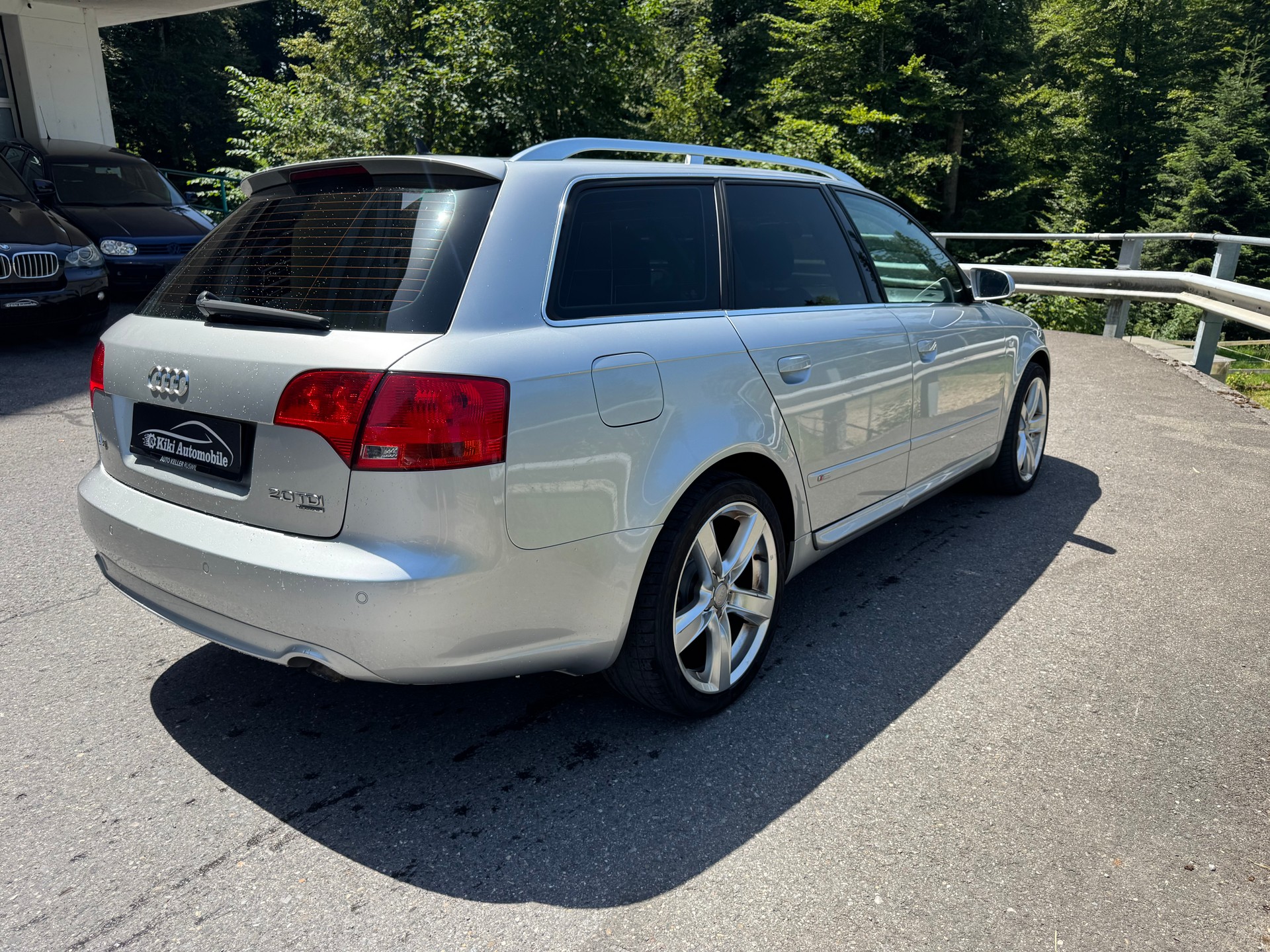 AUDI A4 Avant 2.0 TDI quattro-image-2