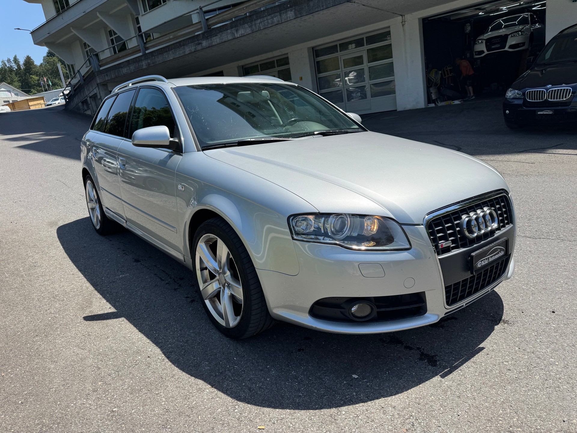 AUDI A4 Avant 2.0 TDI quattro-image-1