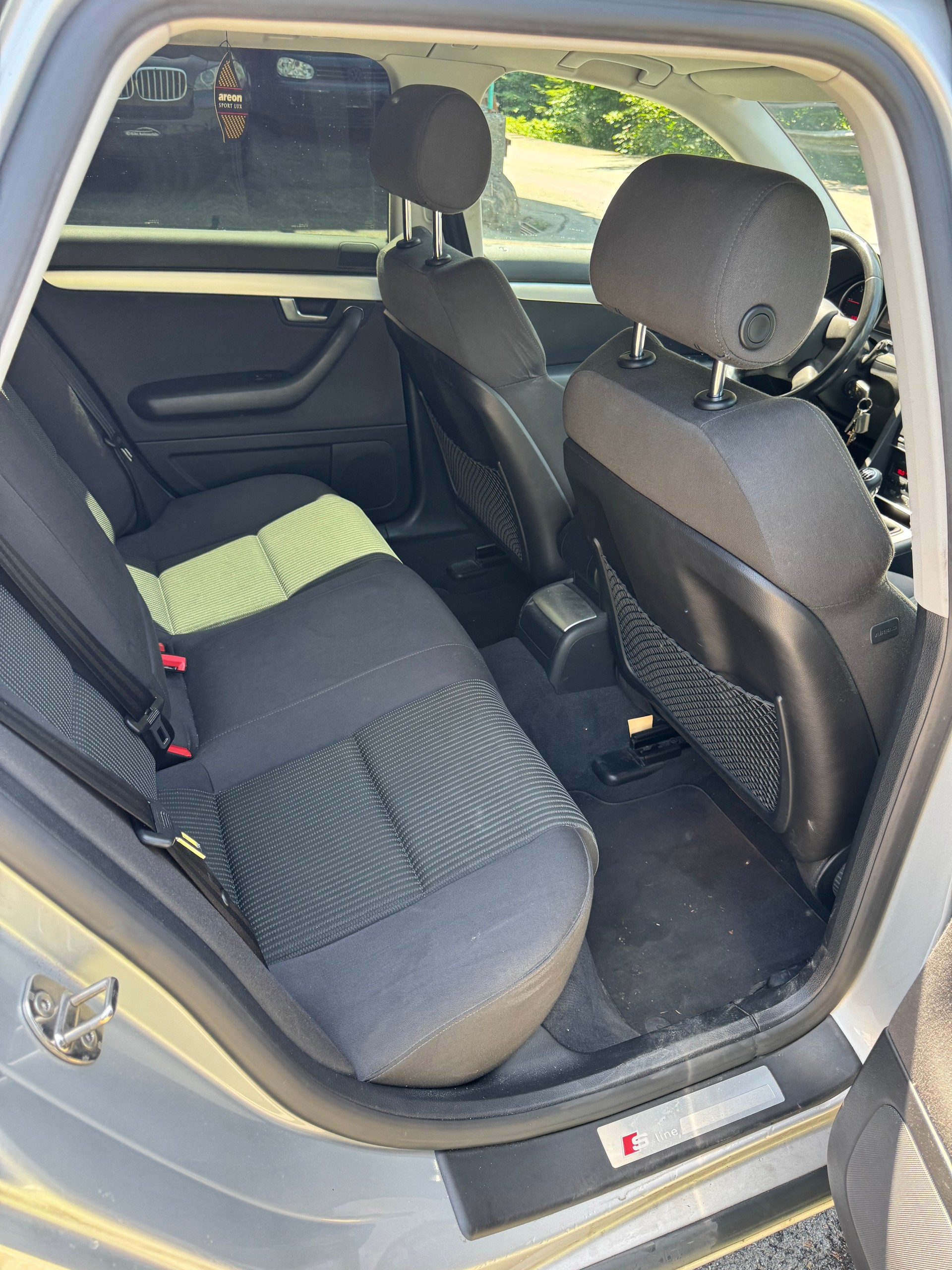 AUDI A4 Avant 2.0 TDI quattro-image-5