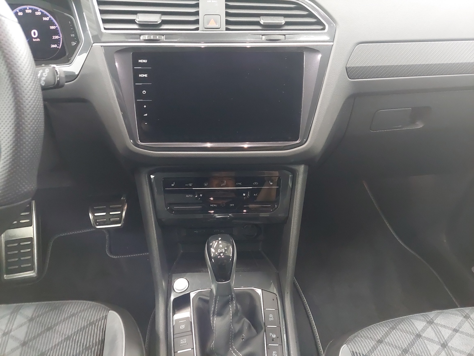 VW Tiguan 2.0 TDI SCR R-Line 4Motion DSG-image-9