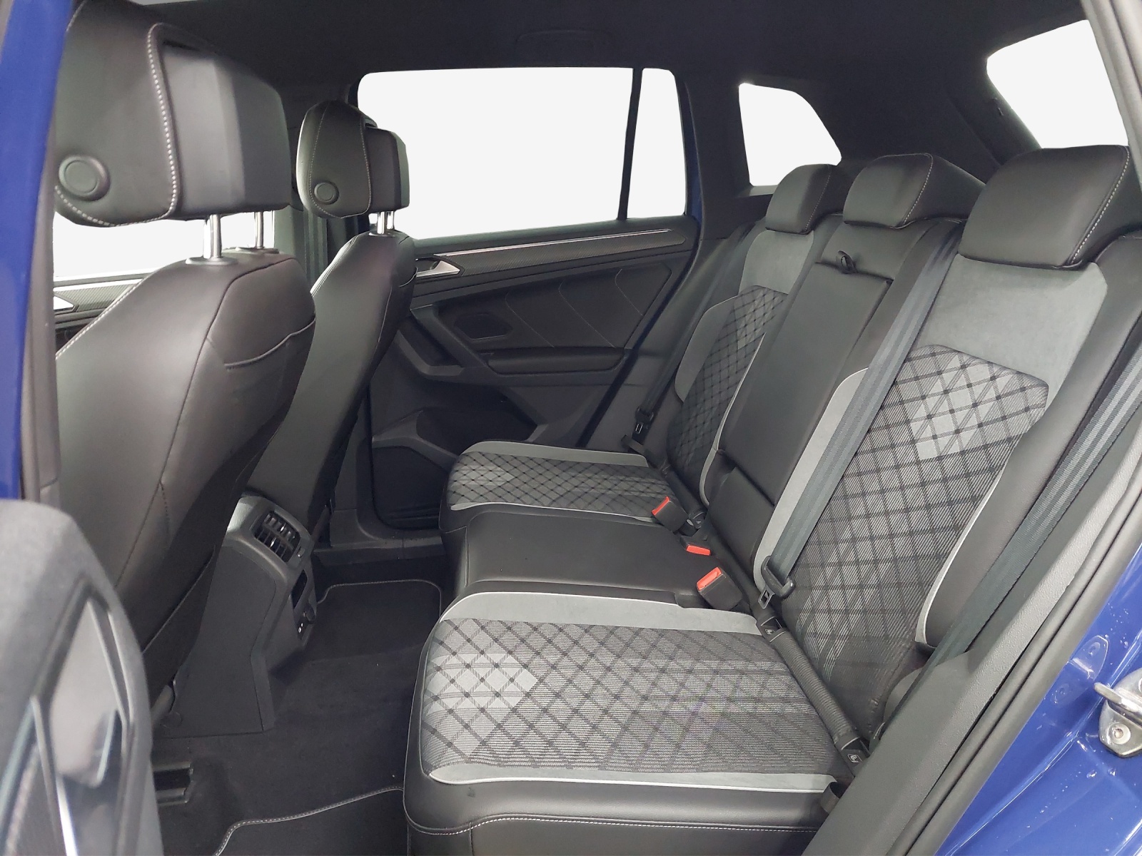 VW Tiguan 2.0 TDI SCR R-Line 4Motion DSG-image-11