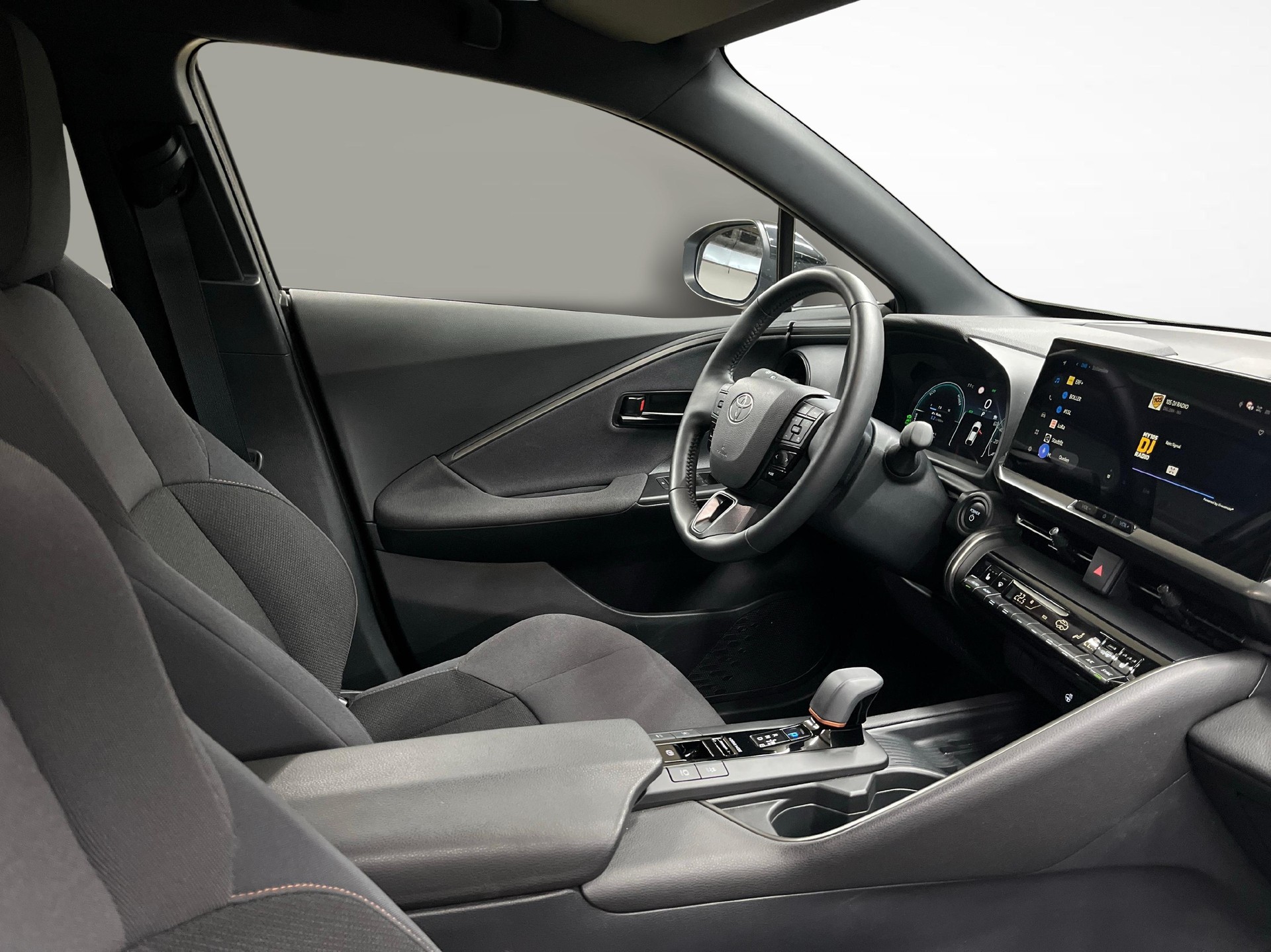 TOYOTA C-HR 2.0 PHEV Swiss Edition-image-9