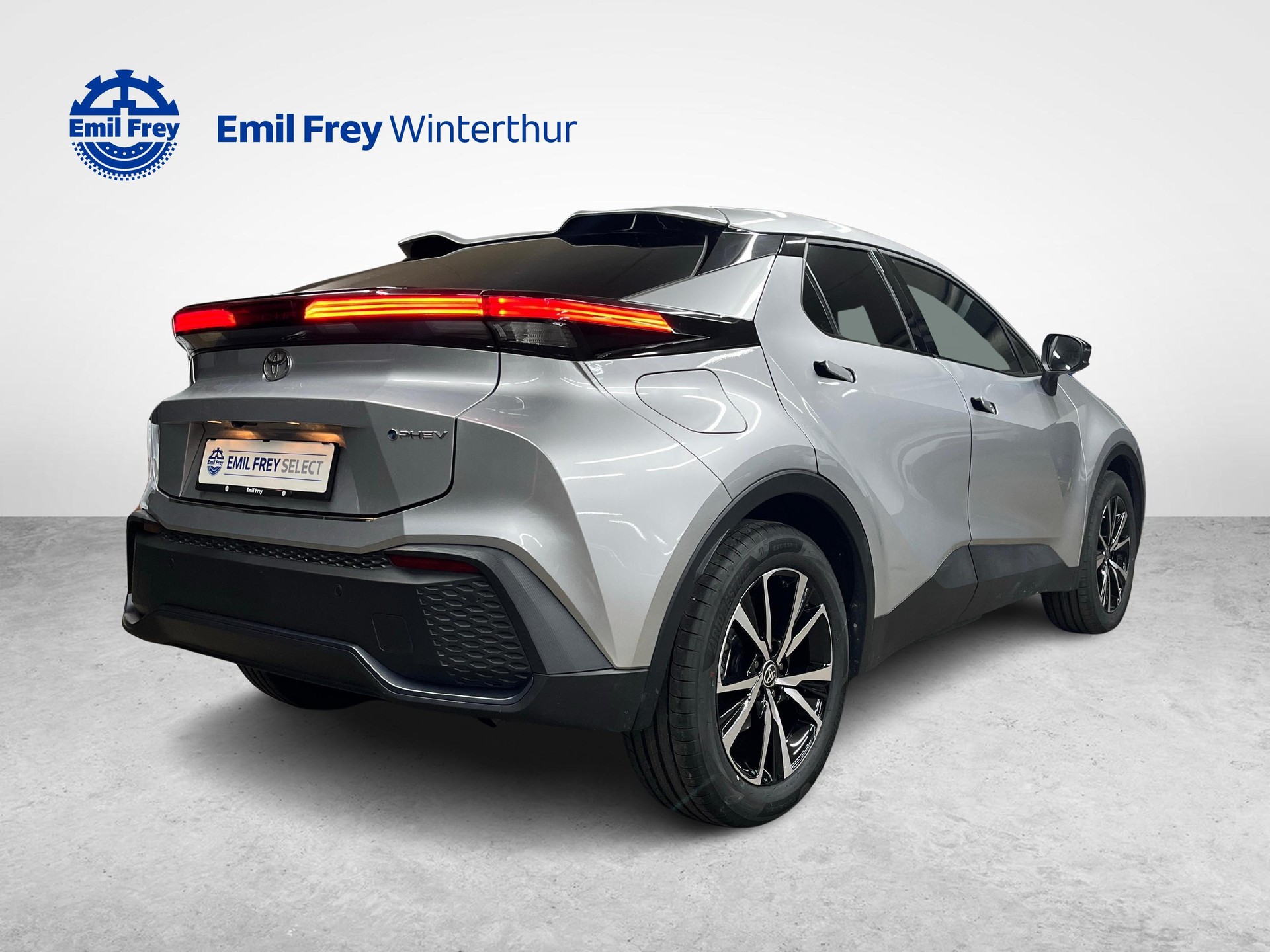 TOYOTA C-HR 2.0 PHEV Swiss Edition-image-4