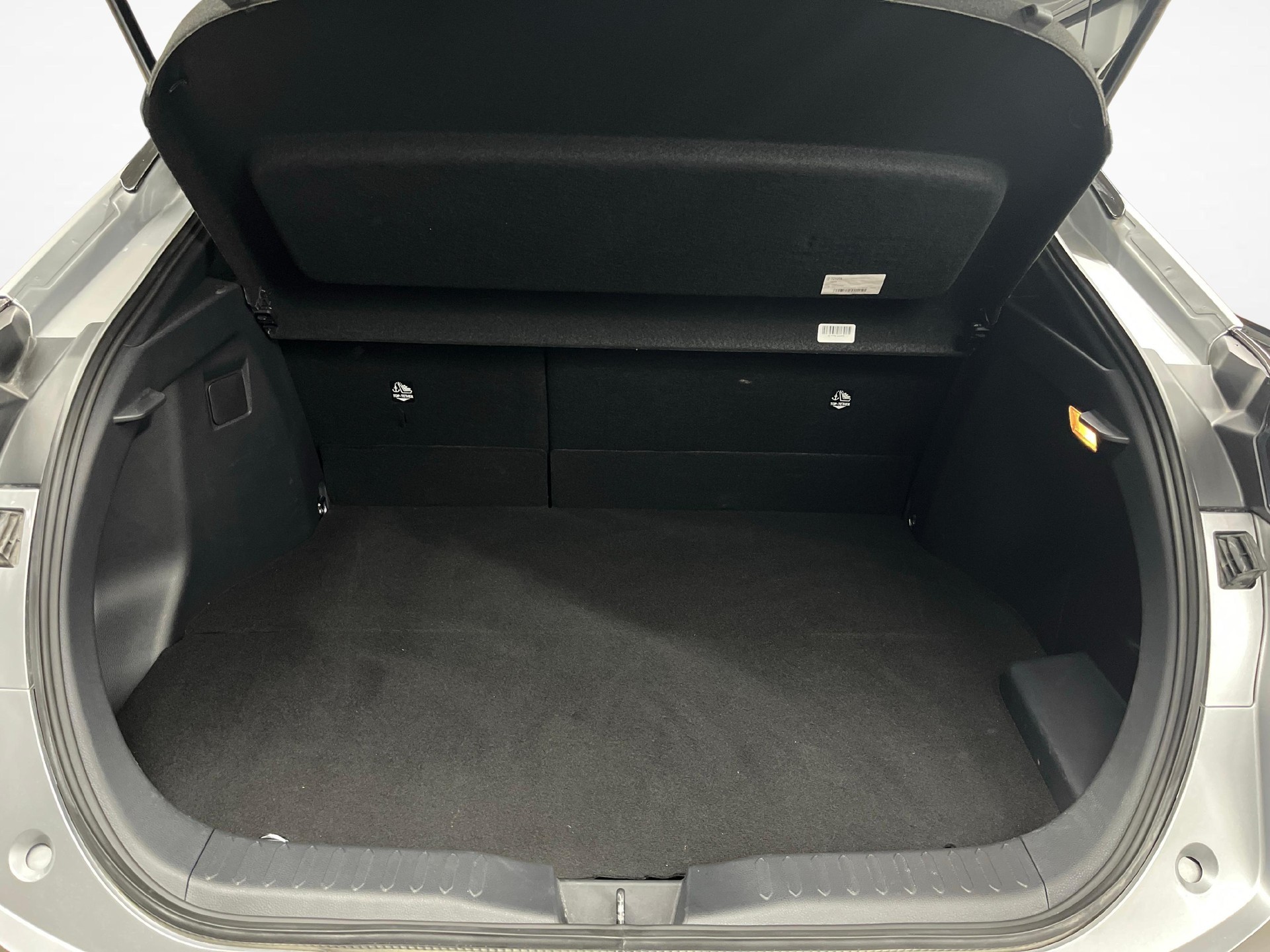 TOYOTA C-HR 2.0 PHEV Swiss Edition-image-11