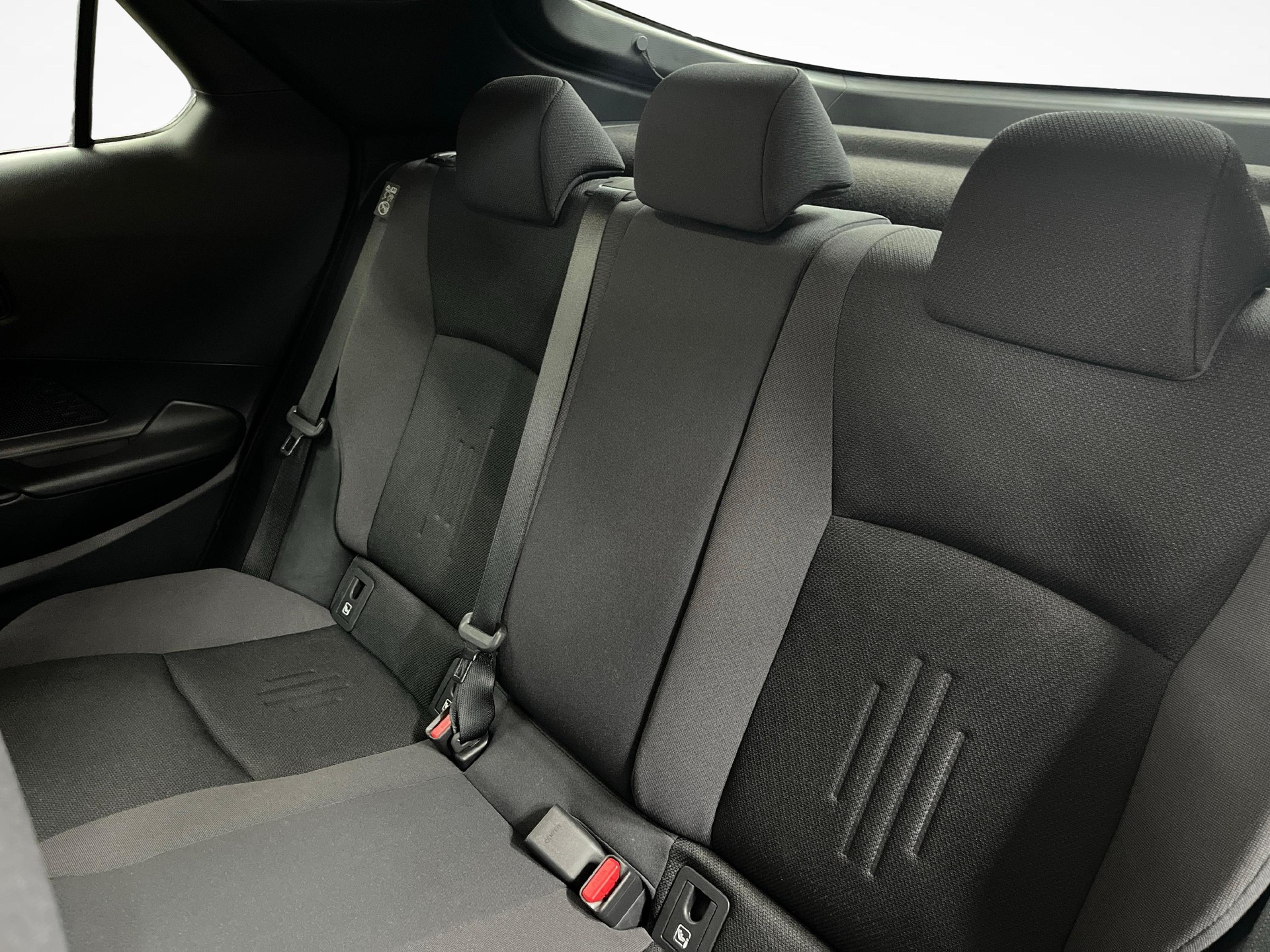 TOYOTA C-HR 2.0 PHEV Swiss Edition-image-10