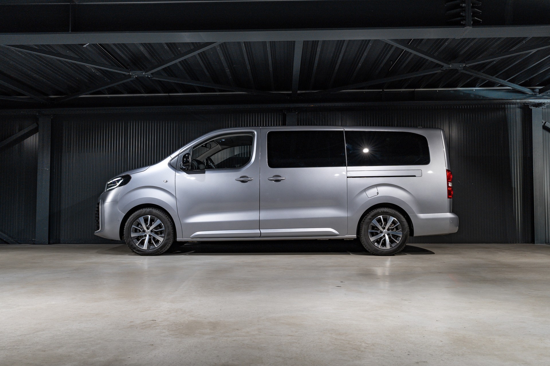TOYOTA Proace Verso 2.0 D-4D Lounge Long Aut.-showroom-element-2