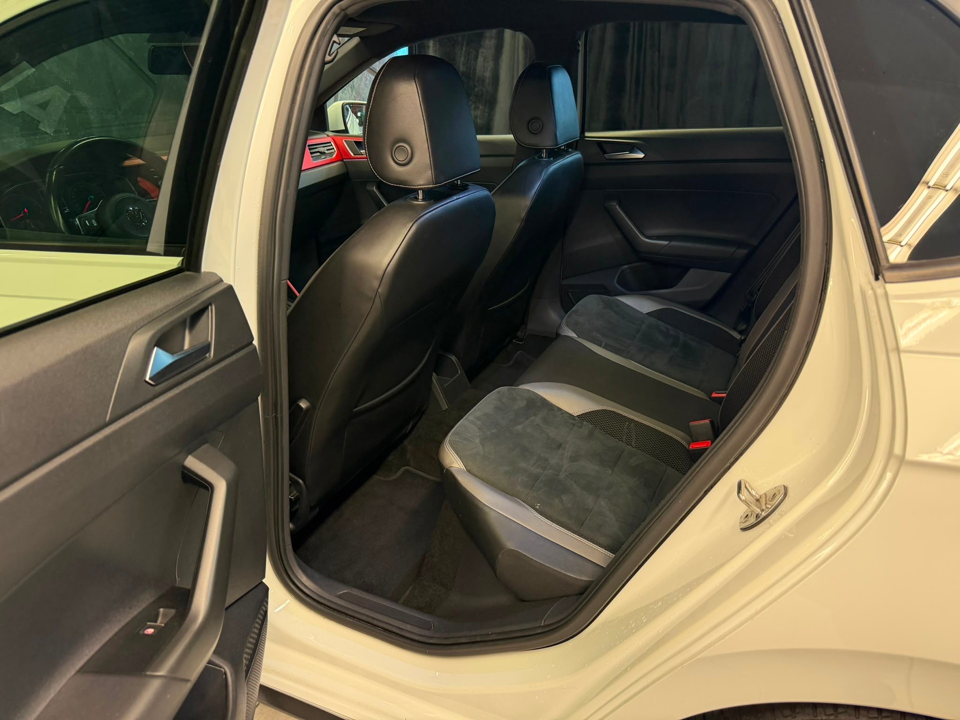 VW Polo 2.0 TSI GTI DSG-image-9