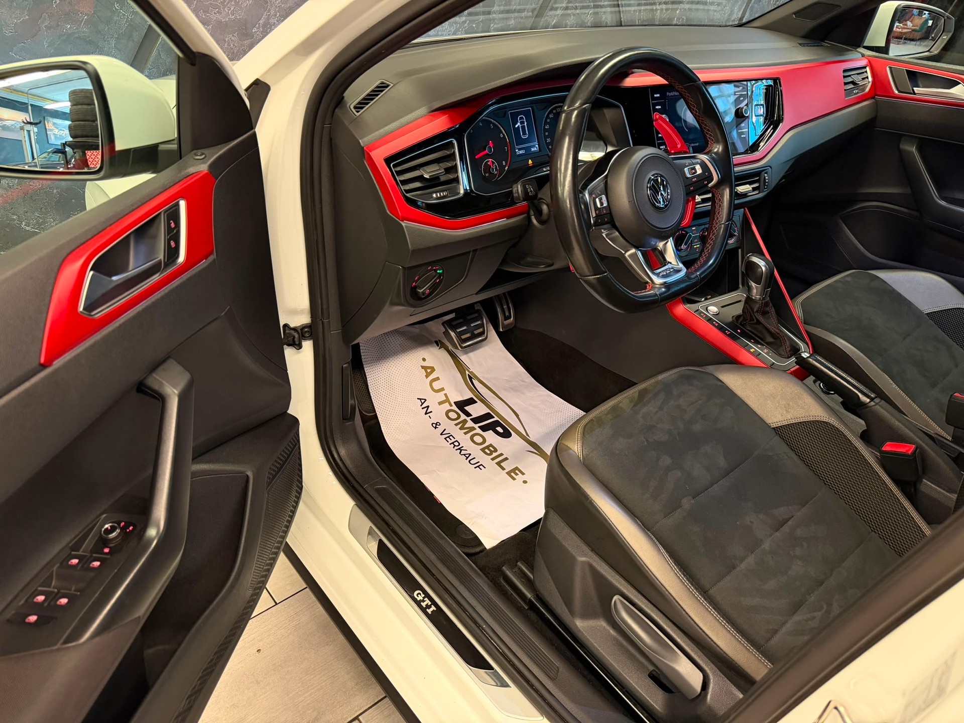 VW Polo 2.0 TSI GTI DSG-image-12