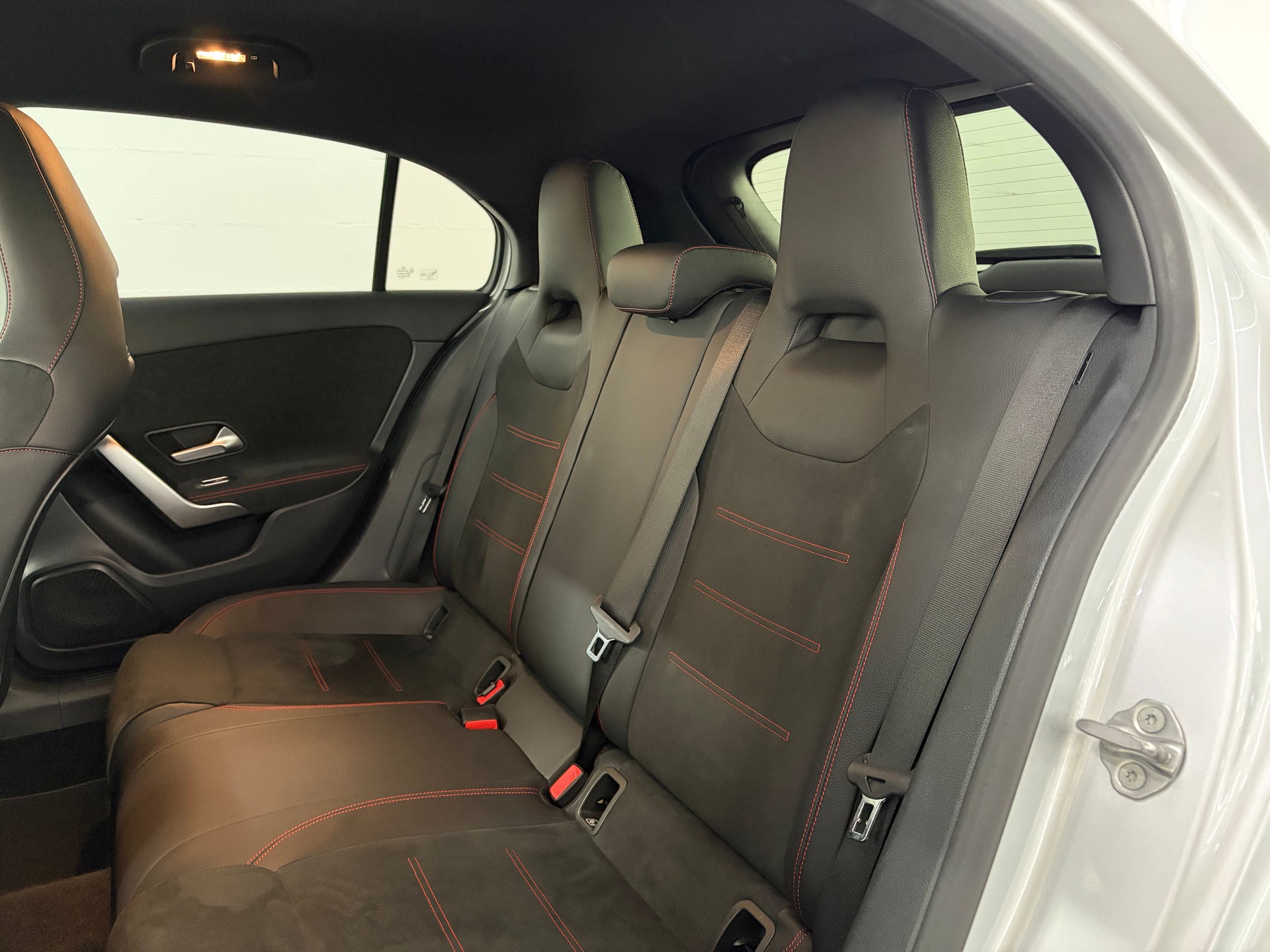 MERCEDES-BENZ A 220 AMG Line 7G-DCT-image-12