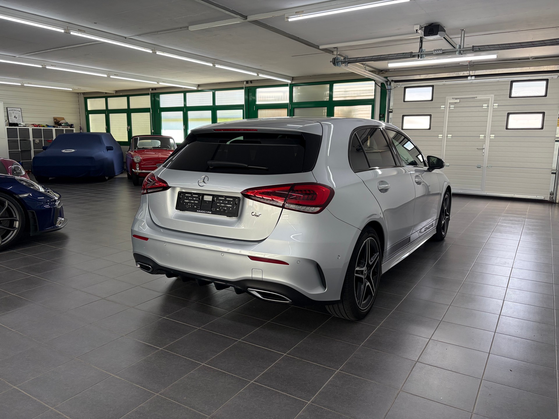 MERCEDES-BENZ A 220 AMG Line 7G-DCT-image-4
