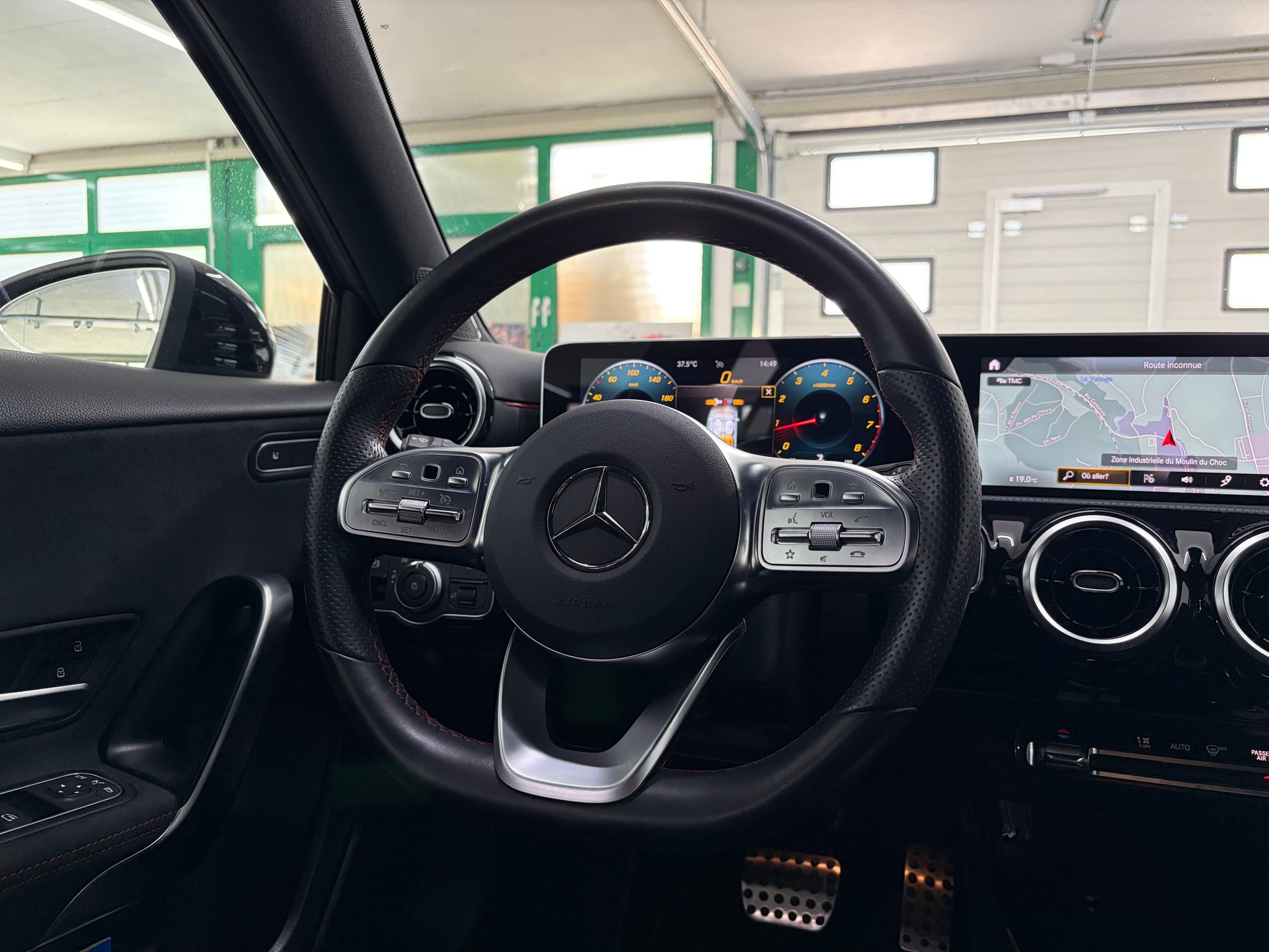 MERCEDES-BENZ A 220 AMG Line 7G-DCT-image-14