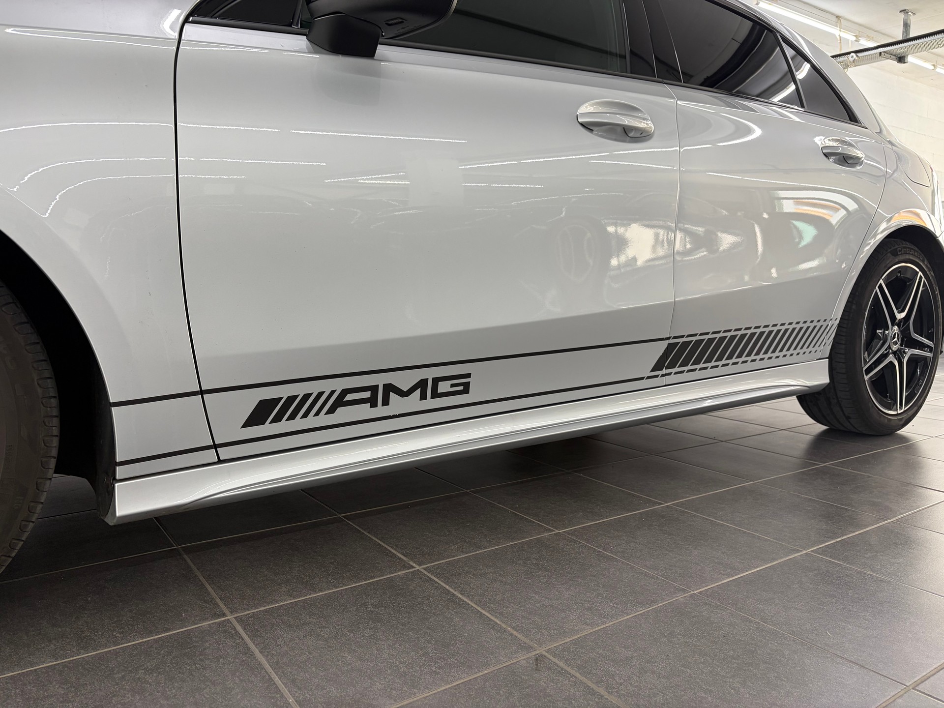 MERCEDES-BENZ A 220 AMG Line 7G-DCT-image-8