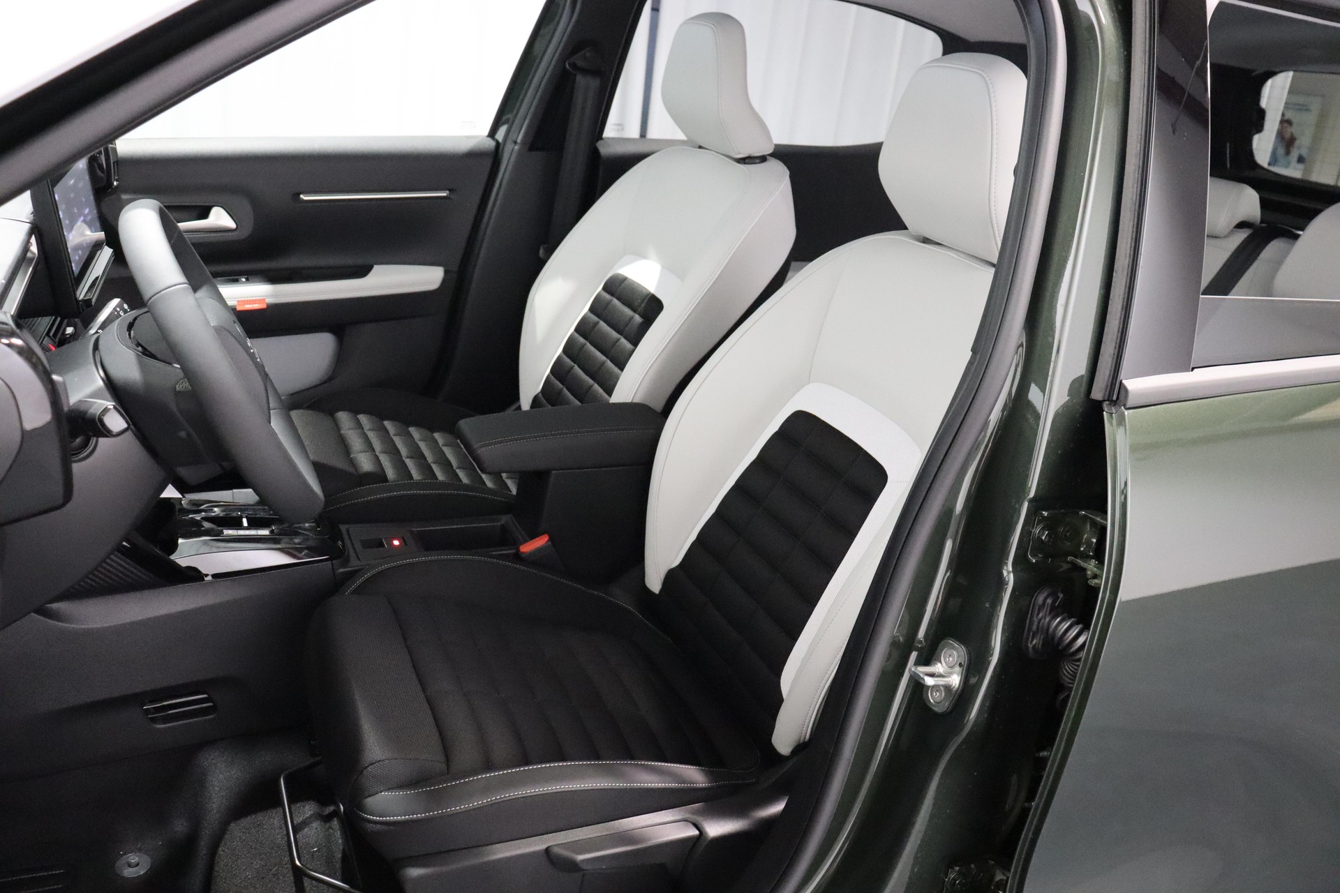CITROEN C3 Aircross 1.2 Hybrid Max-showroom-element-3