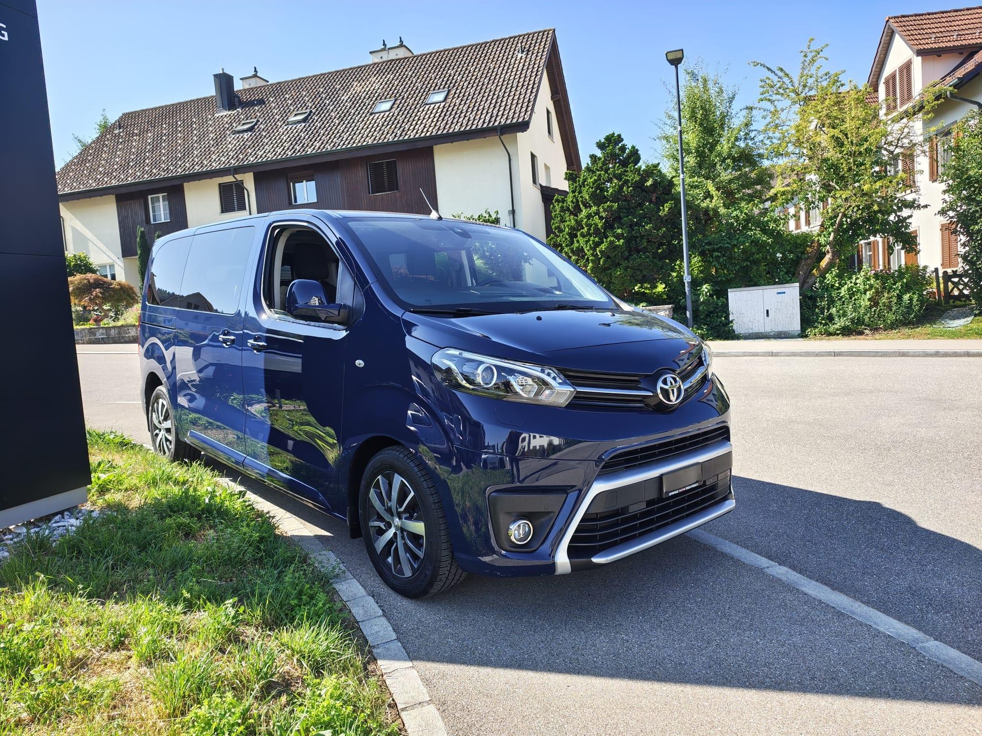 TOYOTA PROACE Verso L1 2.0 D Shuttle-image-1