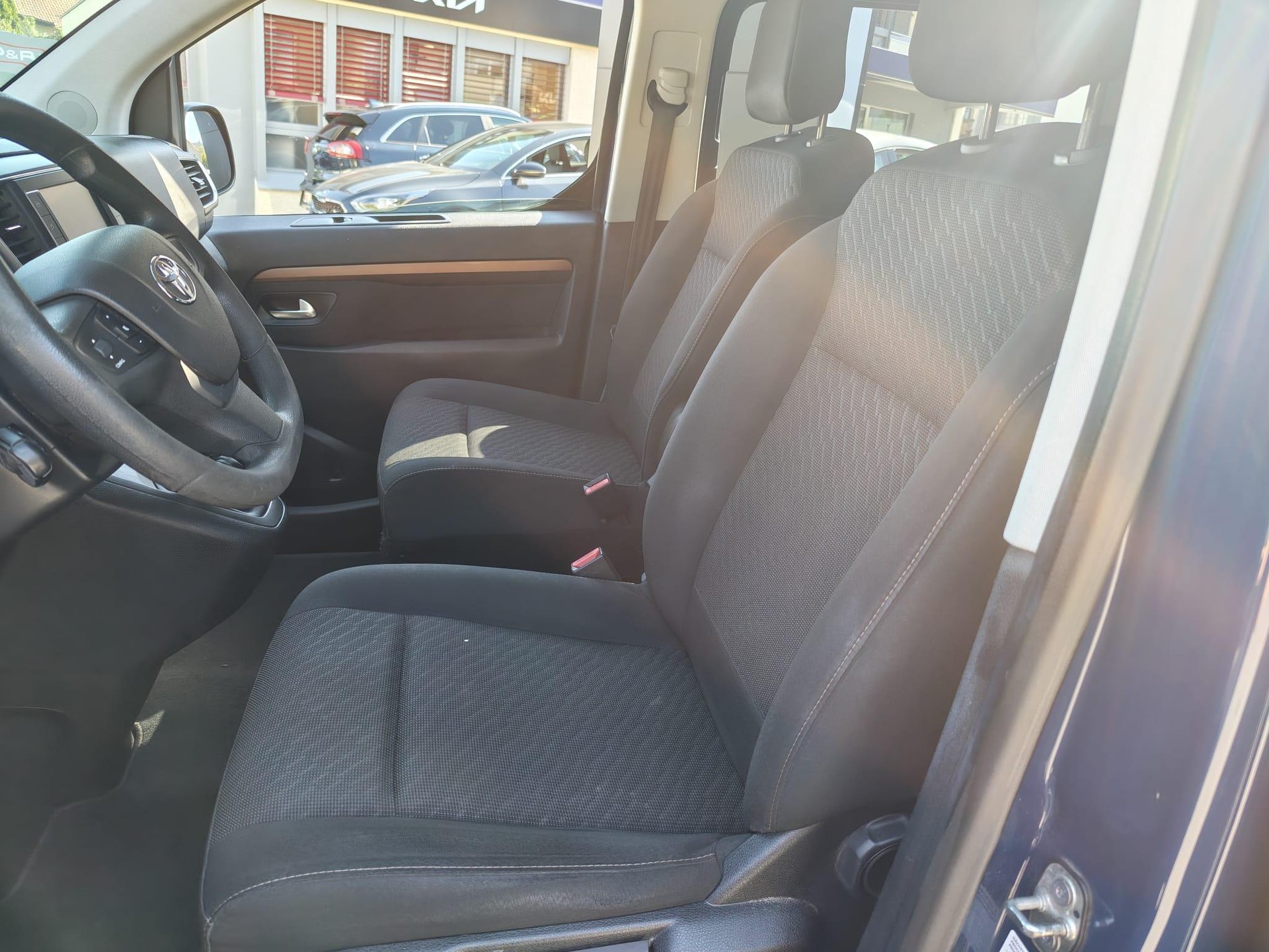 TOYOTA PROACE Verso L1 2.0 D Shuttle-image-11