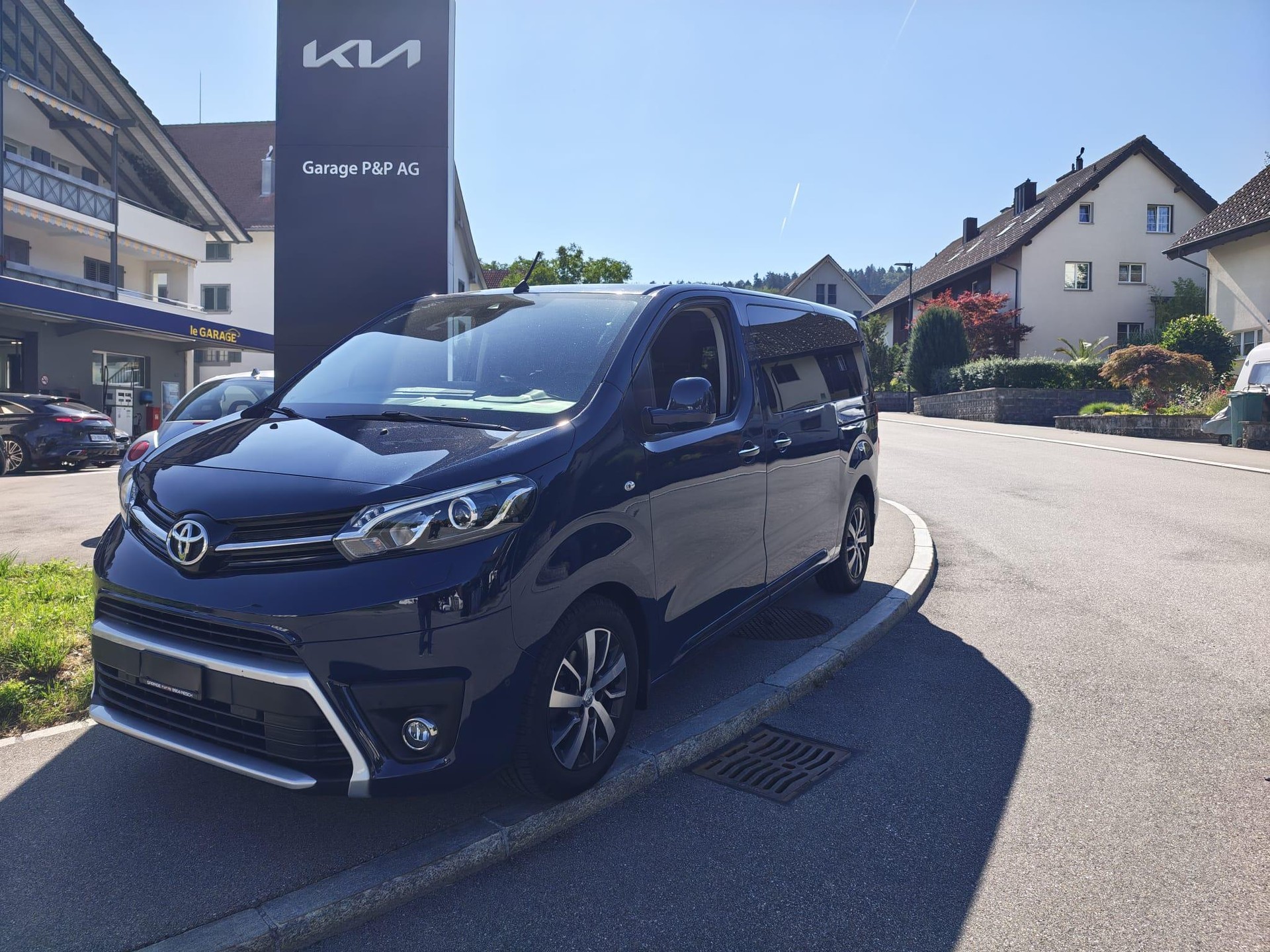 TOYOTA PROACE Verso L1 2.0 D Shuttle-image-0