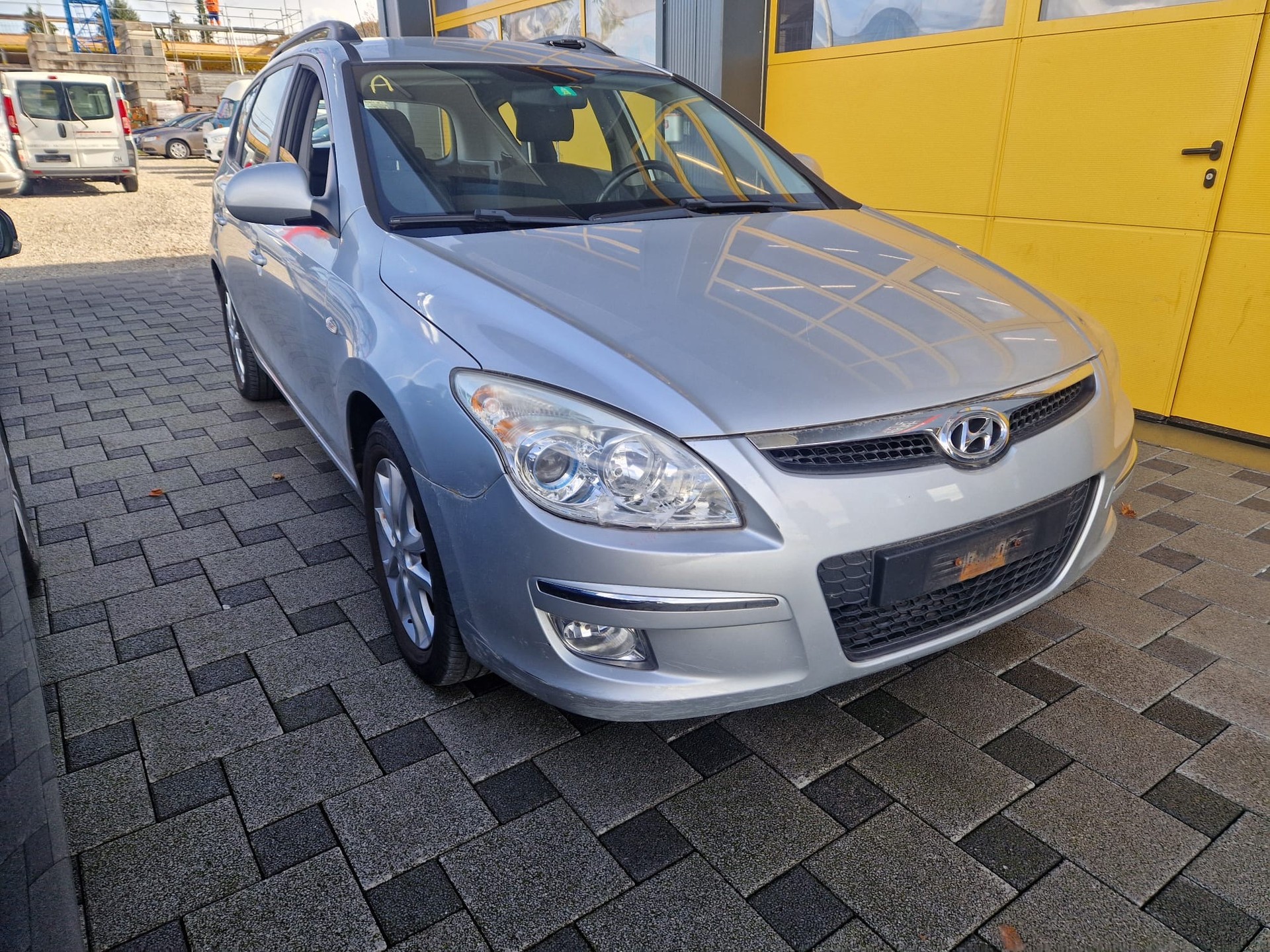 HYUNDAI i30 Wagon 1.6 CRDi Style Automatic-image-2
