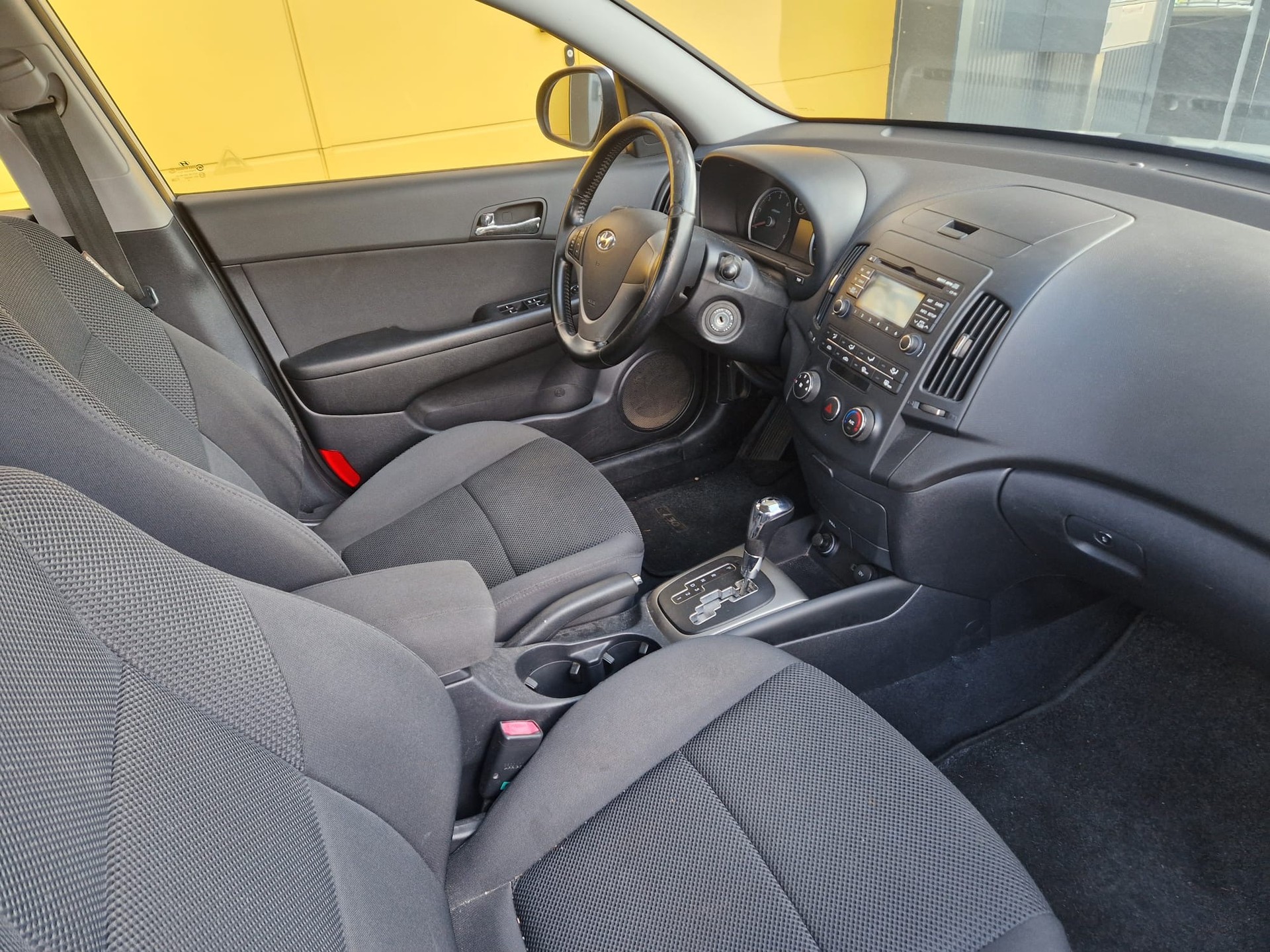 HYUNDAI i30 Wagon 1.6 CRDi Style Automatic-image-6