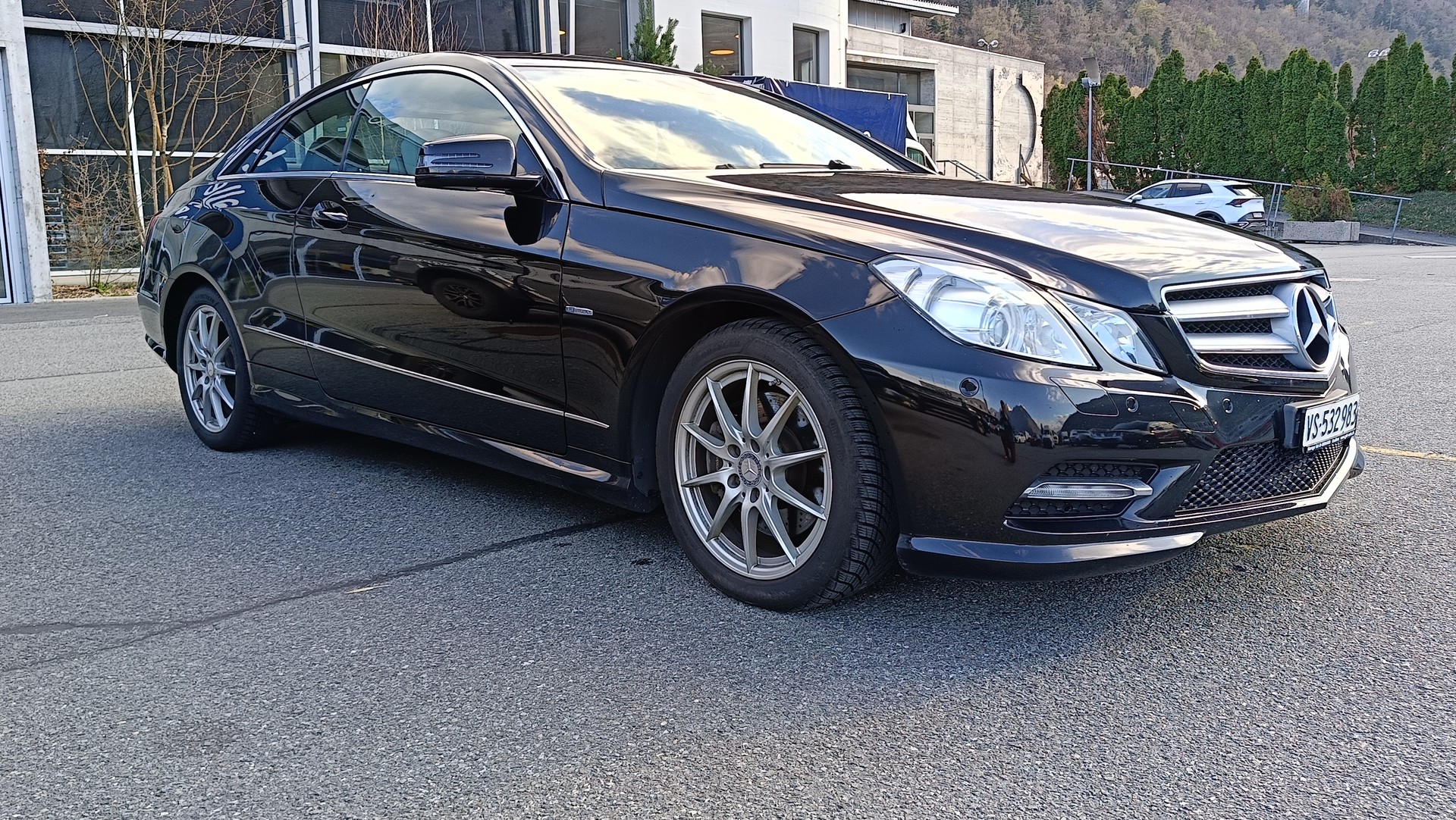 MERCEDES-BENZ E 220 CDI BlueEF Avantgarde-image-0