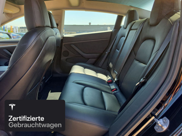 TESLA Model 3 Performance-image-12