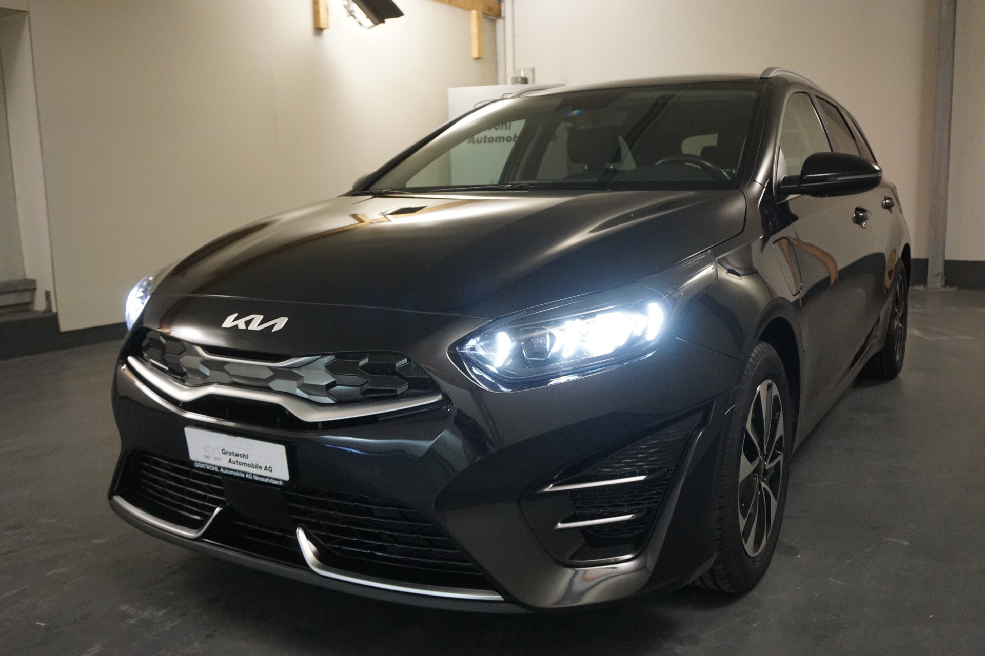 KIA Ceed Sportswagon 1.6 GDi Plug-in Hybrid Style DCT-showroom-element-1