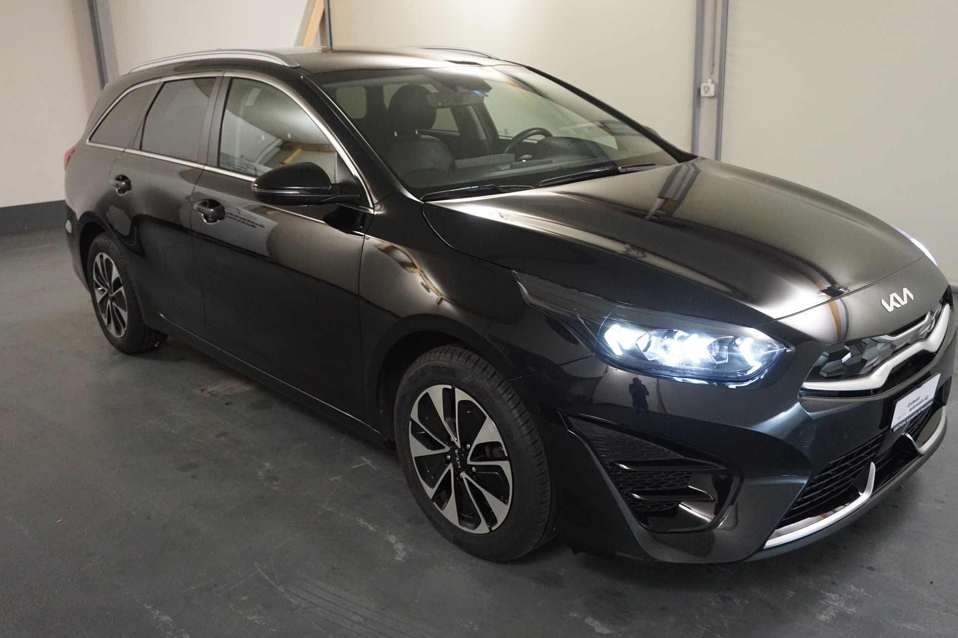 KIA Ceed Sportswagon 1.6 GDi Plug-in Hybrid Style DCT-showroom-element-2