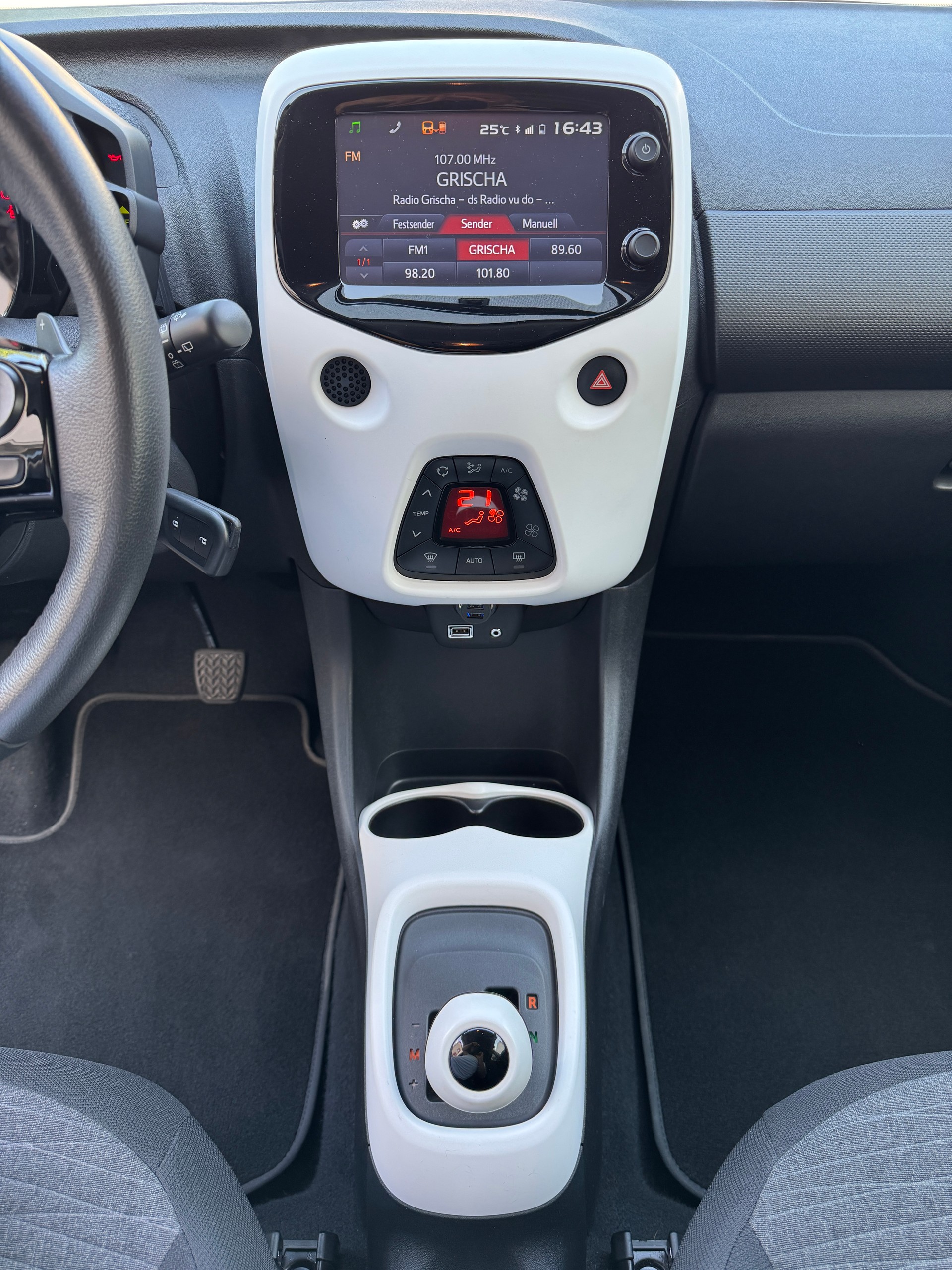 CITROEN C1 1.0 VTi ETG5 Shine Airscape-image-14