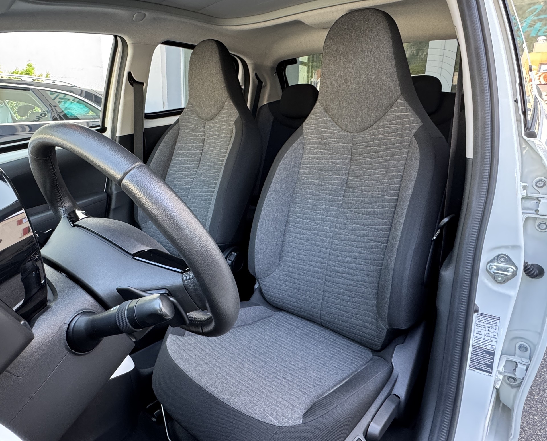 CITROEN C1 1.0 VTi ETG5 Shine Airscape-image-11