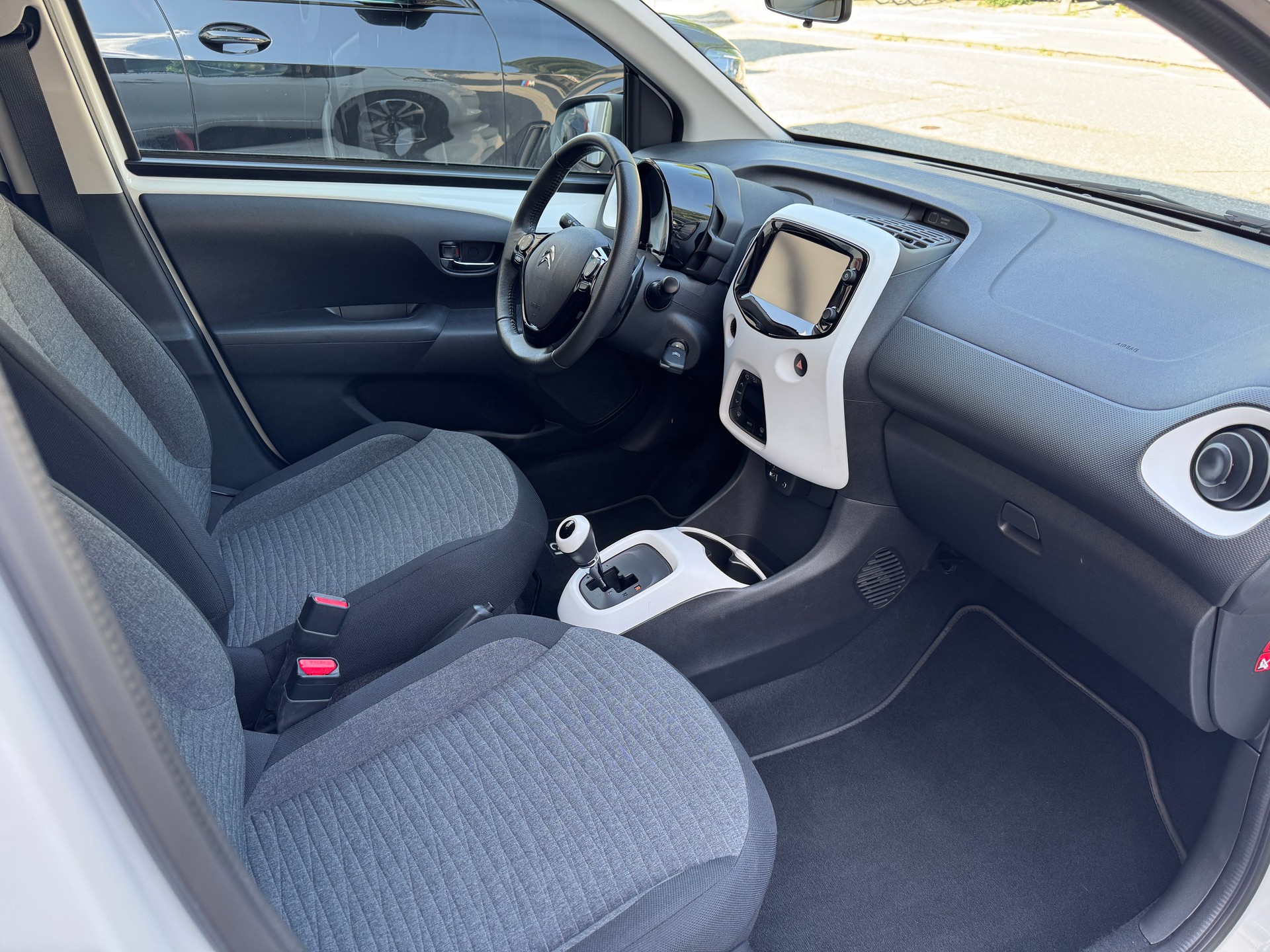 CITROEN C1 1.0 VTi ETG5 Shine Airscape-image-10