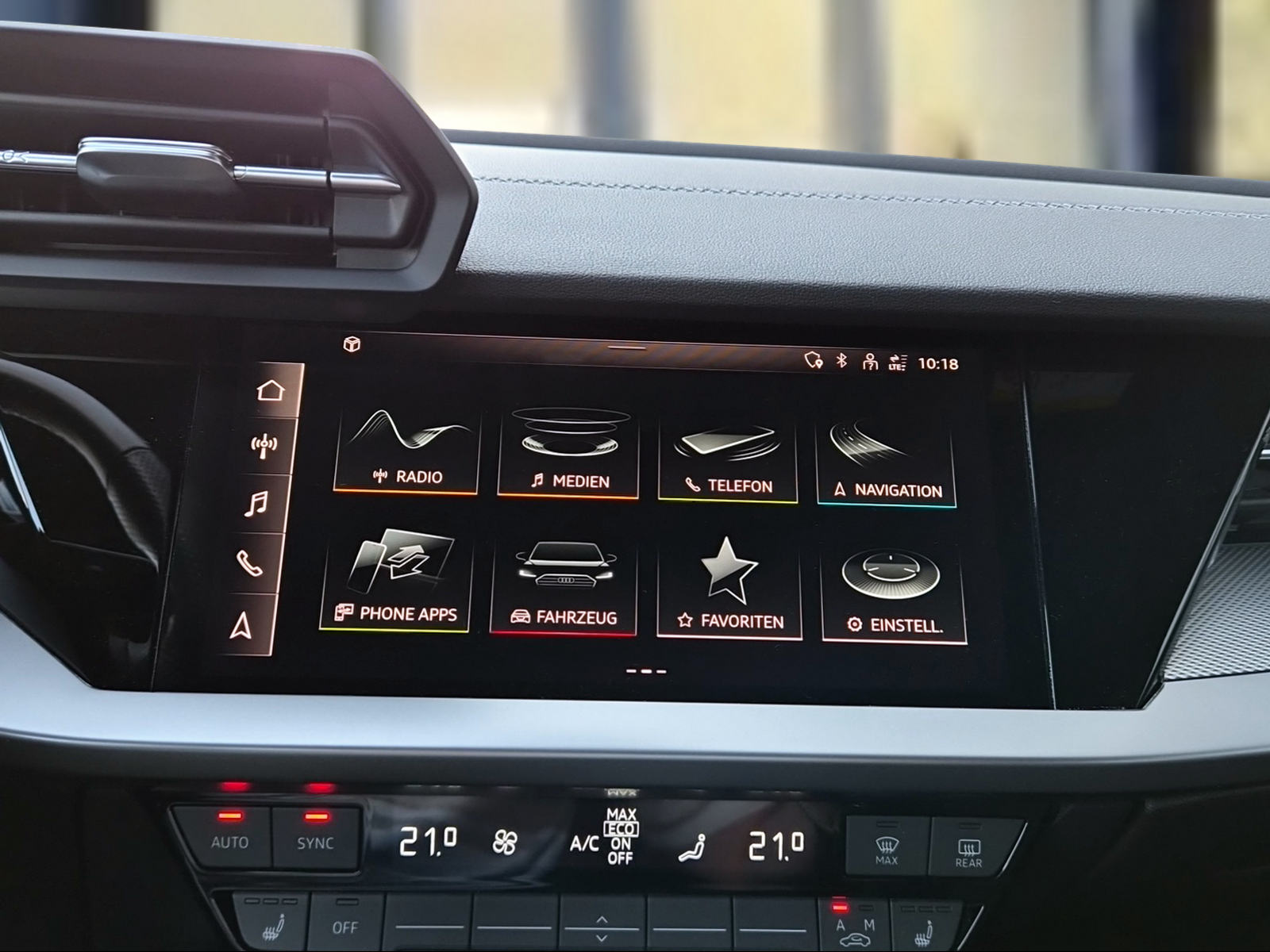 AUDI A3 Sportback 35 TFSI advanced Attraction S-tronic Mythosschwarz Metallic-image-14