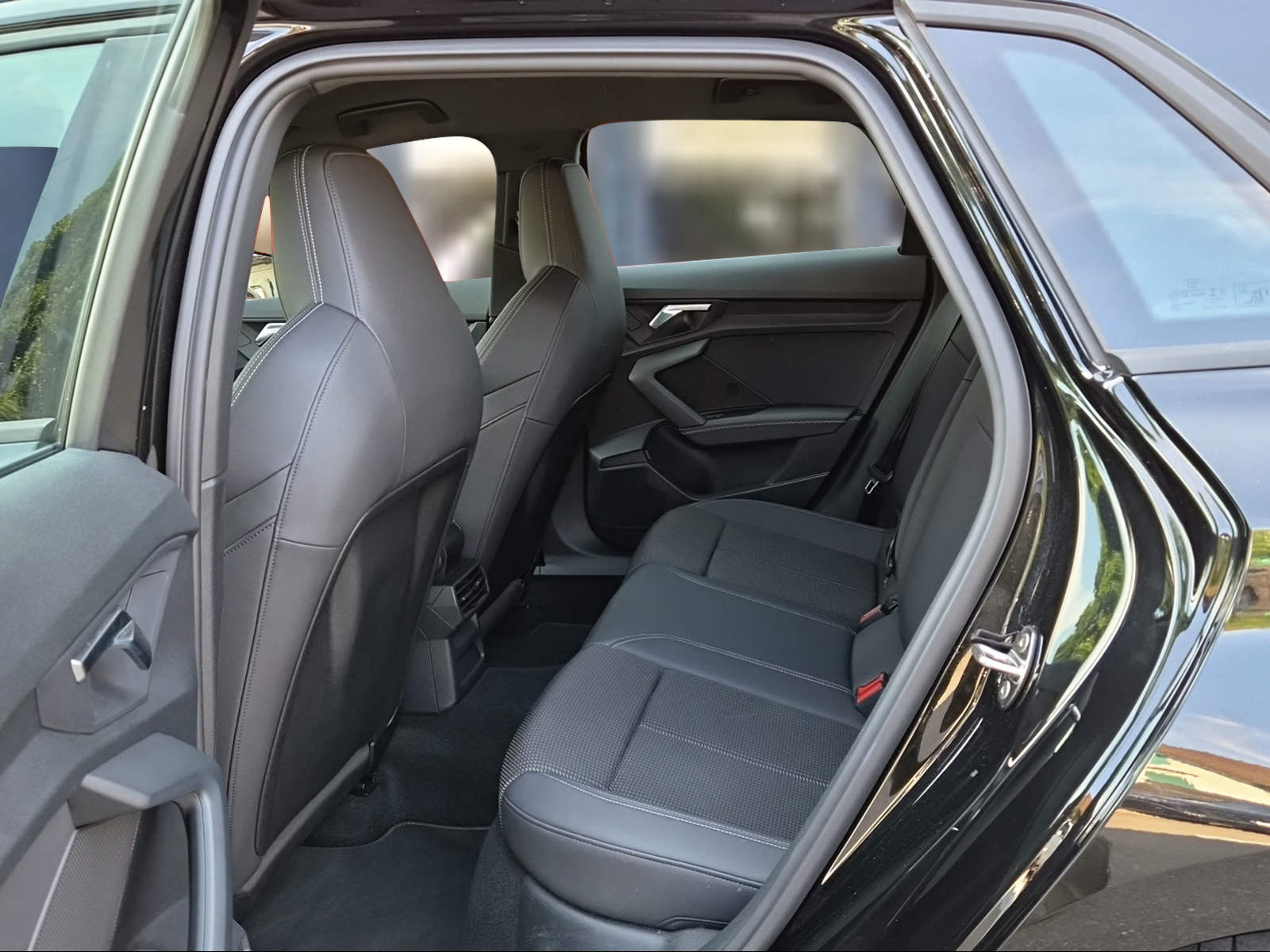 AUDI A3 Sportback 35 TFSI advanced Attraction S-tronic Mythosschwarz Metallic-image-8