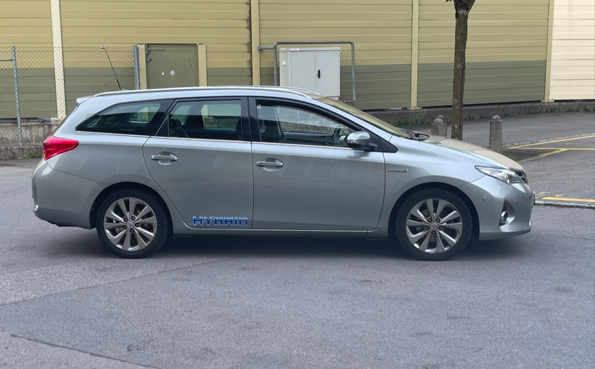 TOYOTA Auris Touring Sports 1.8 16V HSD Linea Sol-image-1