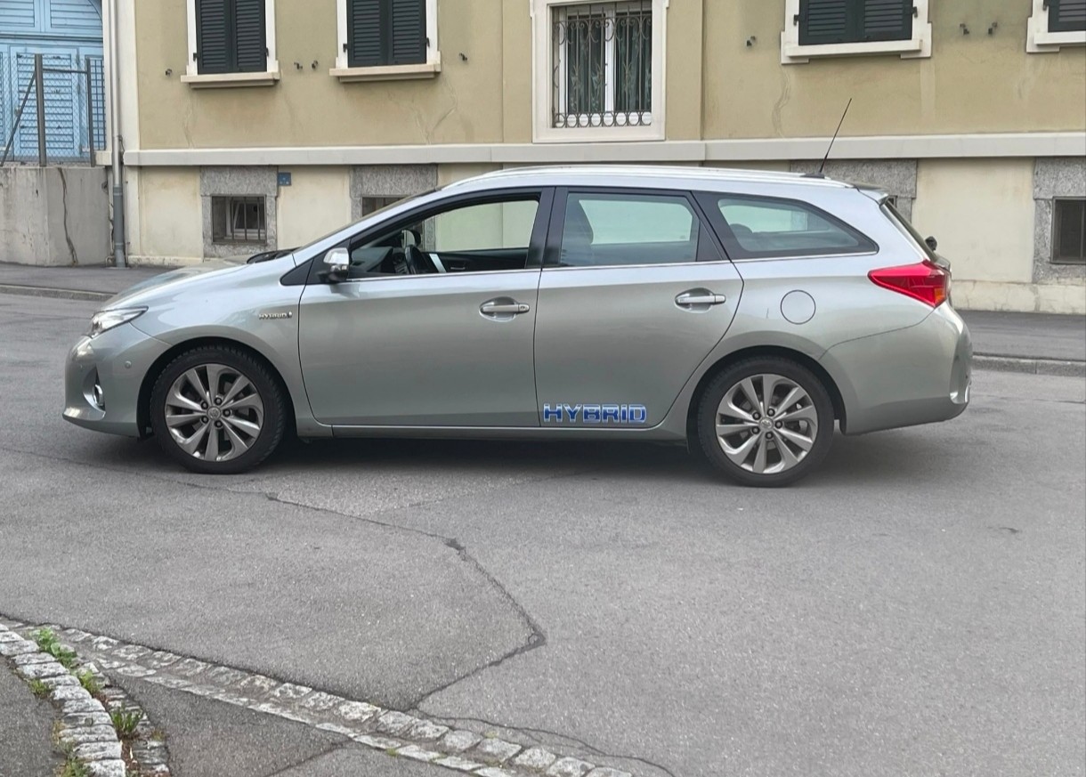 TOYOTA Auris Touring Sports 1.8 16V HSD Linea Sol-image-4