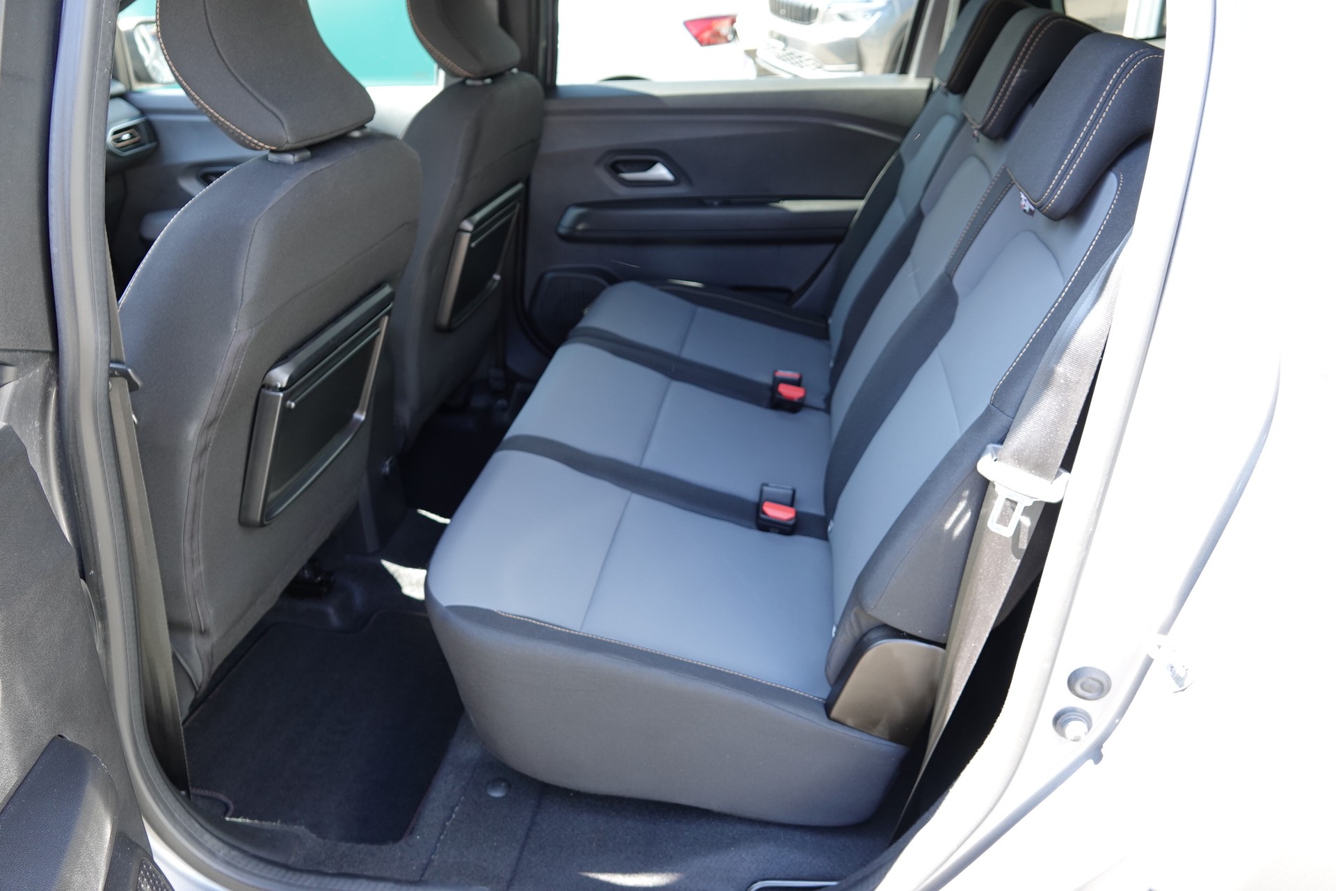 DACIA Jogger 1.6 Hybrid Extreme-image-16