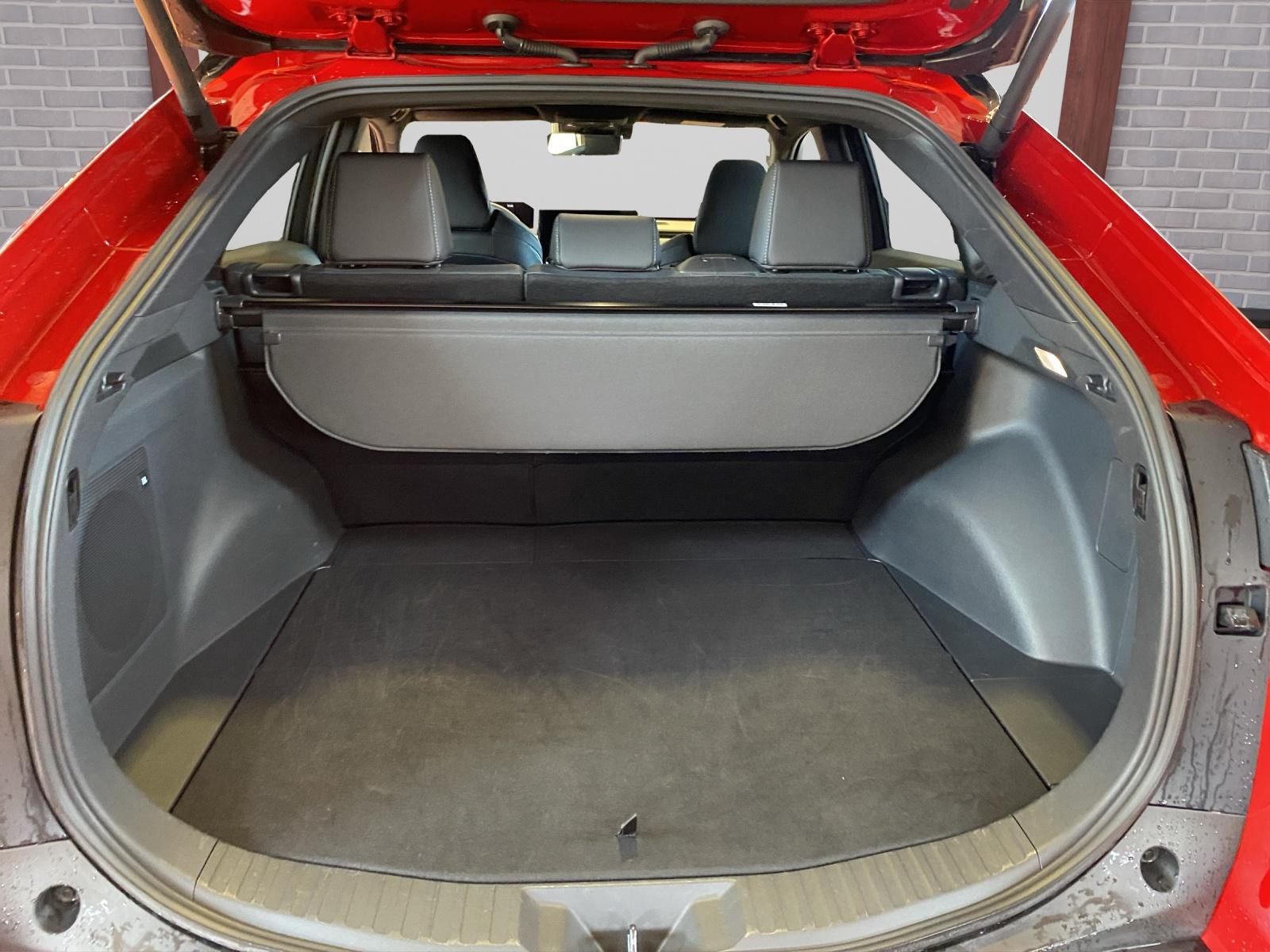 TOYOTA bZ4X Premium AWD / 8-fach bereift / Gratisservice 4 Jahre / 60000 Km ab 1. IV-image-10