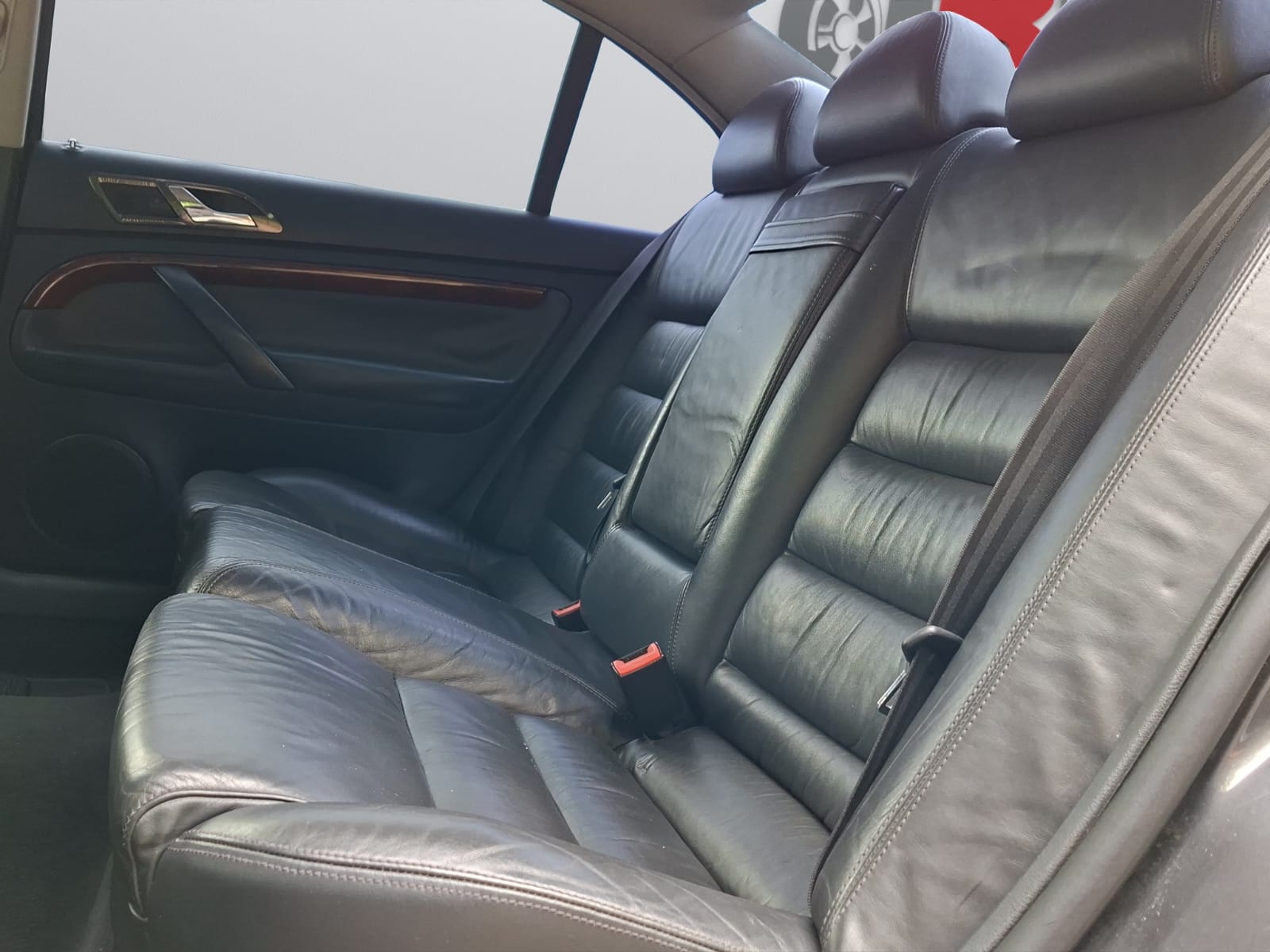 SKODA Superb 2.5 V6 TDi Elegance-image-8