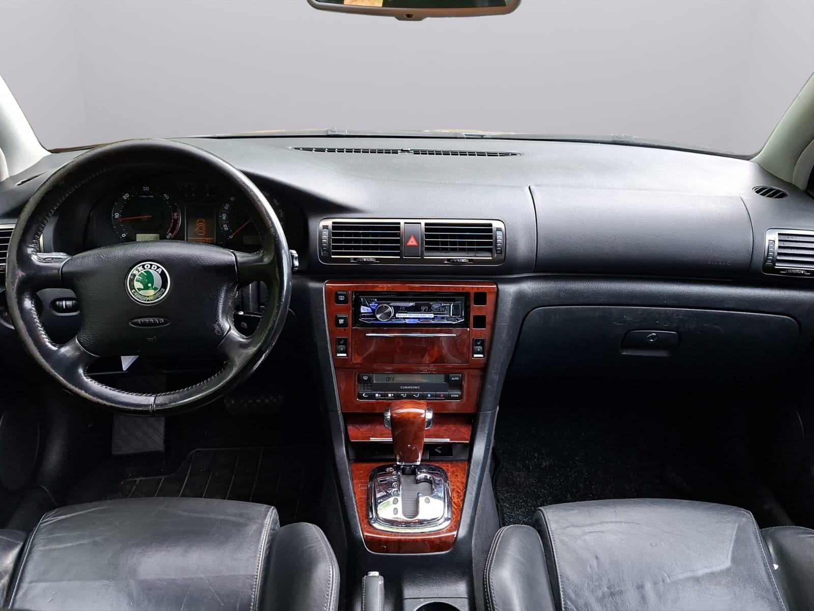 SKODA Superb 2.5 V6 TDi Elegance-image-10