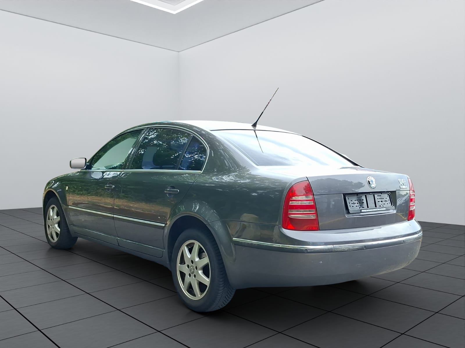 SKODA Superb 2.5 V6 TDi Elegance-image-4