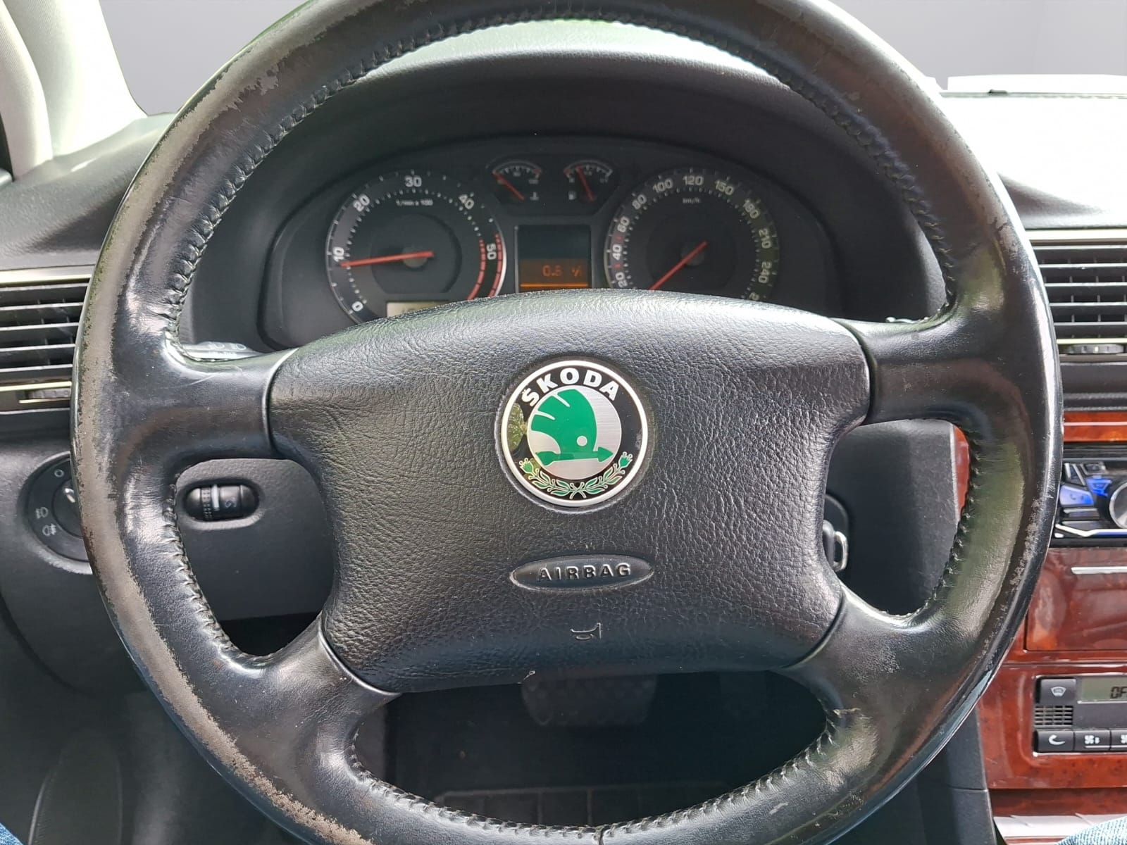 SKODA Superb 2.5 V6 TDi Elegance-image-11