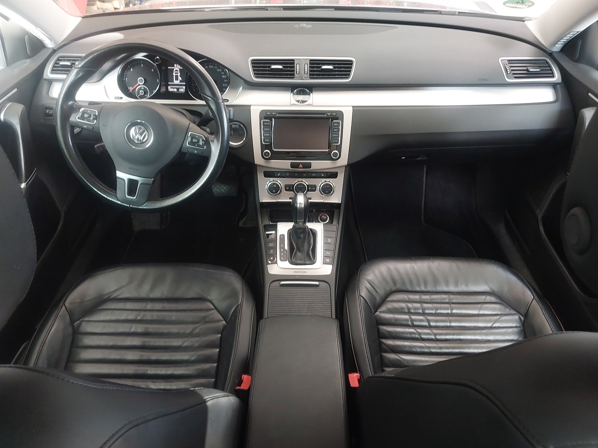 VW Passat Variant 2.0 TDI BMT Design 4M DSG-image-3