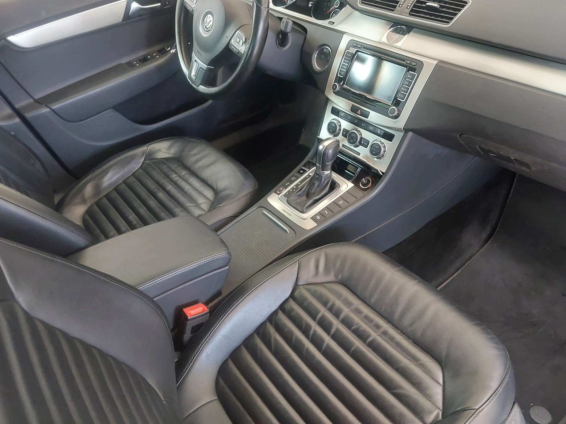 VW Passat Variant 2.0 TDI BMT Design 4M DSG-image-5