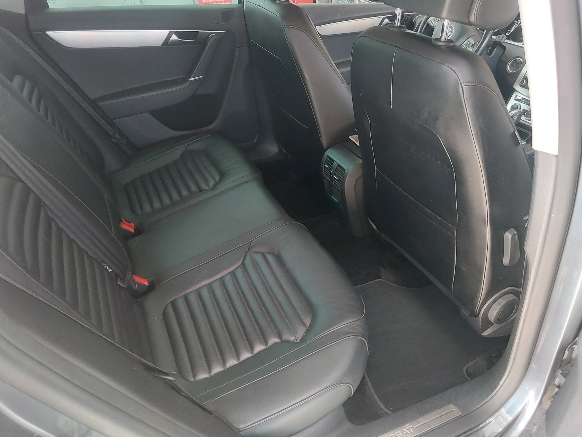 VW Passat Variant 2.0 TDI BMT Design 4M DSG-image-6