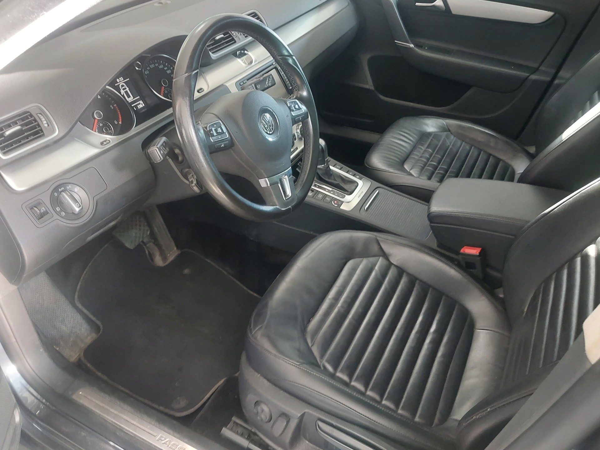 VW Passat Variant 2.0 TDI BMT Design 4M DSG-image-4