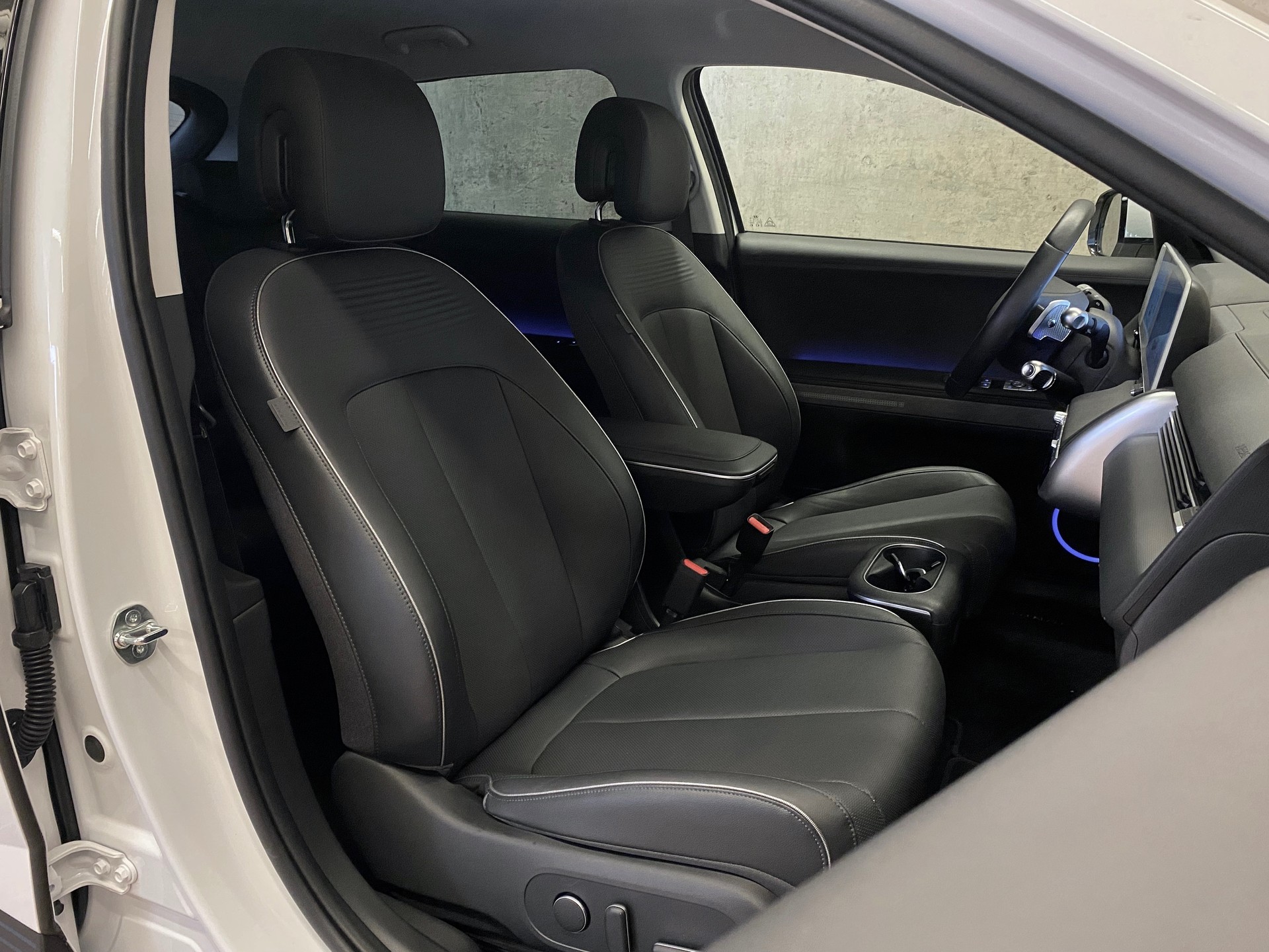 HYUNDAI Ioniq 5 *77kWh*Swiss*Amplia*2WD*-image-4