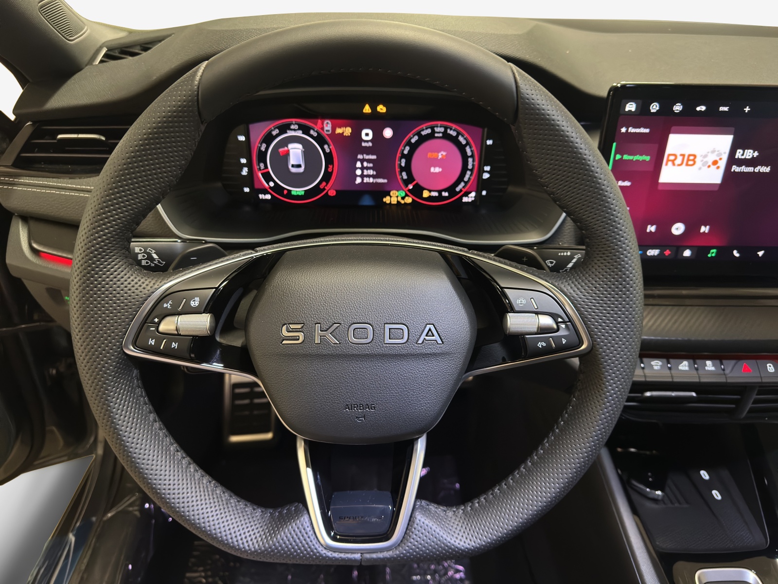 SKODA Octavia Combi 1.5 TSI mHEV DSG Sport Line-image-9