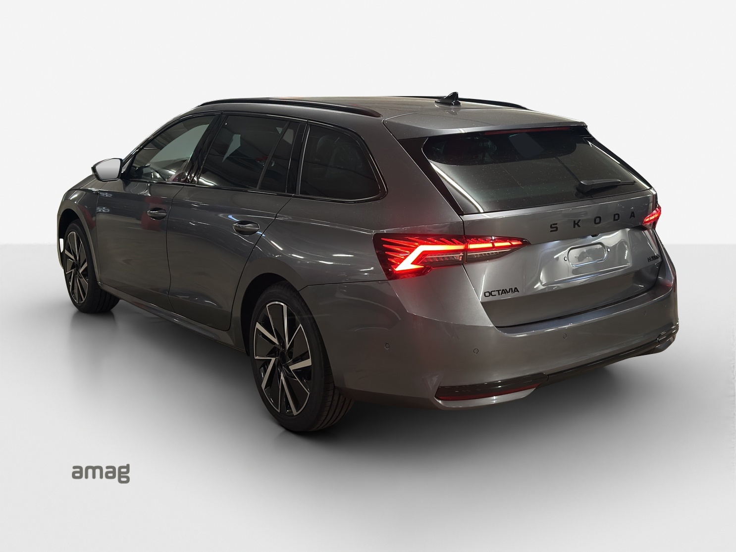 SKODA Octavia Combi 1.5 TSI mHEV DSG Sport Line-image-2