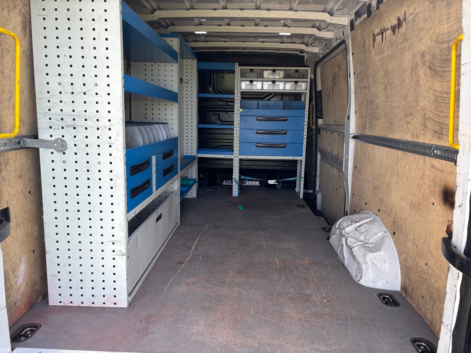 MAN TGE 3.180 Standard 4x4 A-image-6