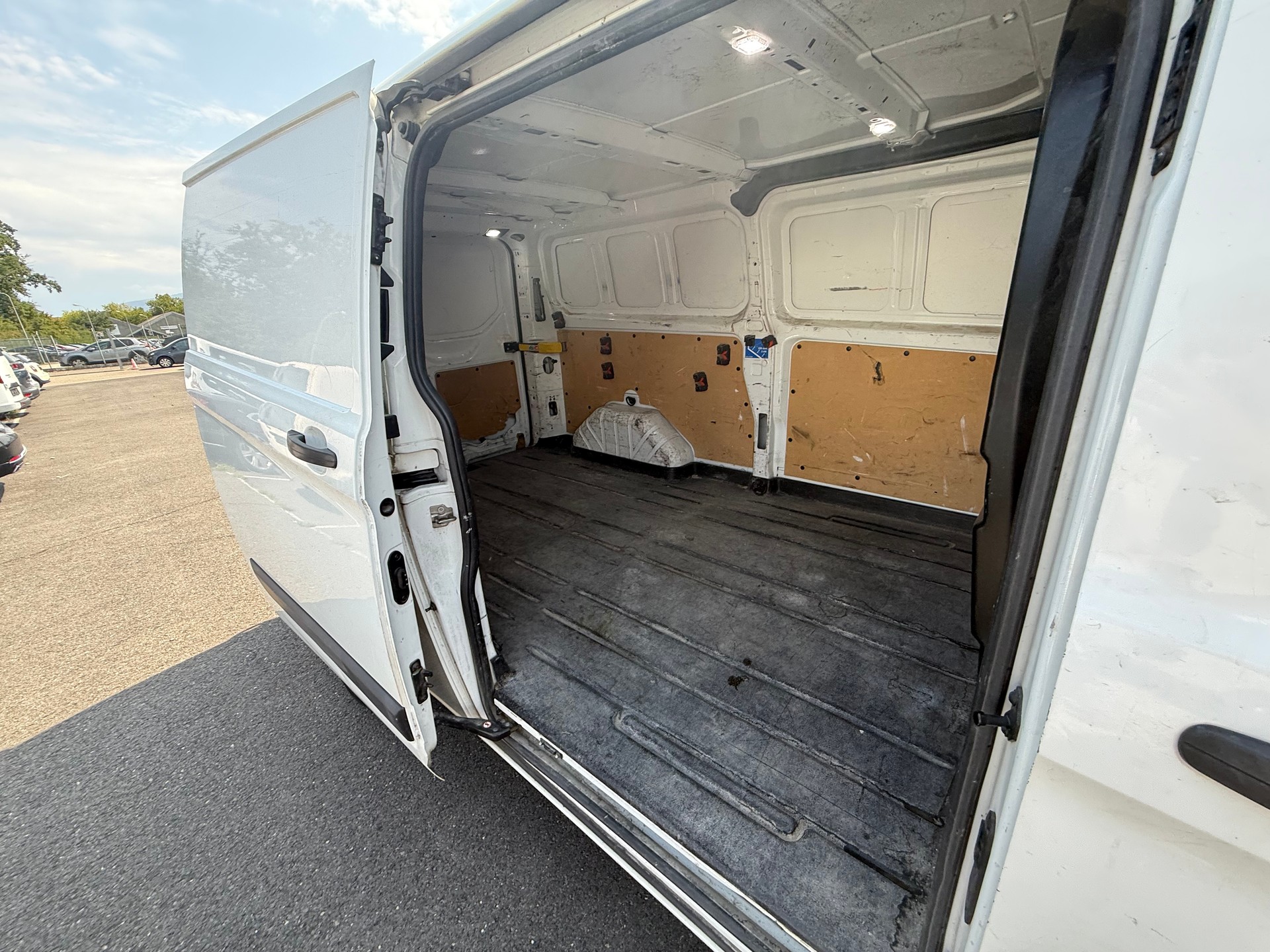 FORD Transit Custom Van 320 L2H1 Trend A-image-4